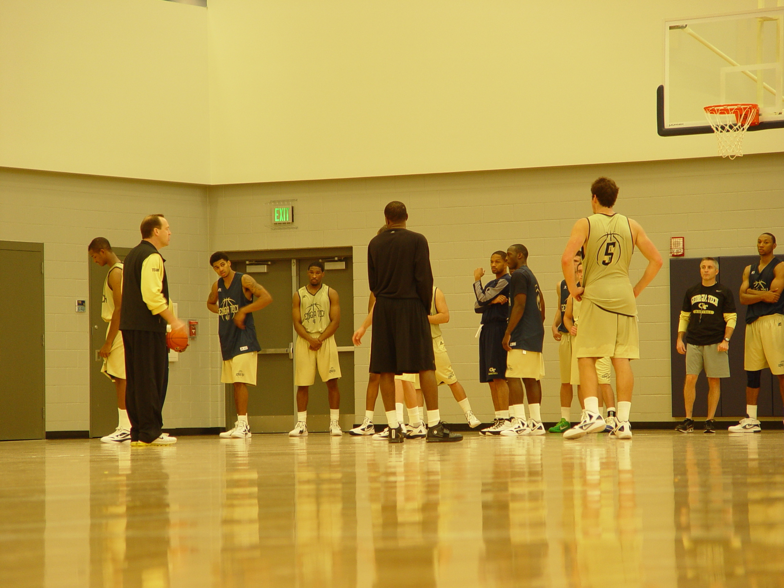 Assistant coach Billy Schmidt explains the next segment of practice to the team.