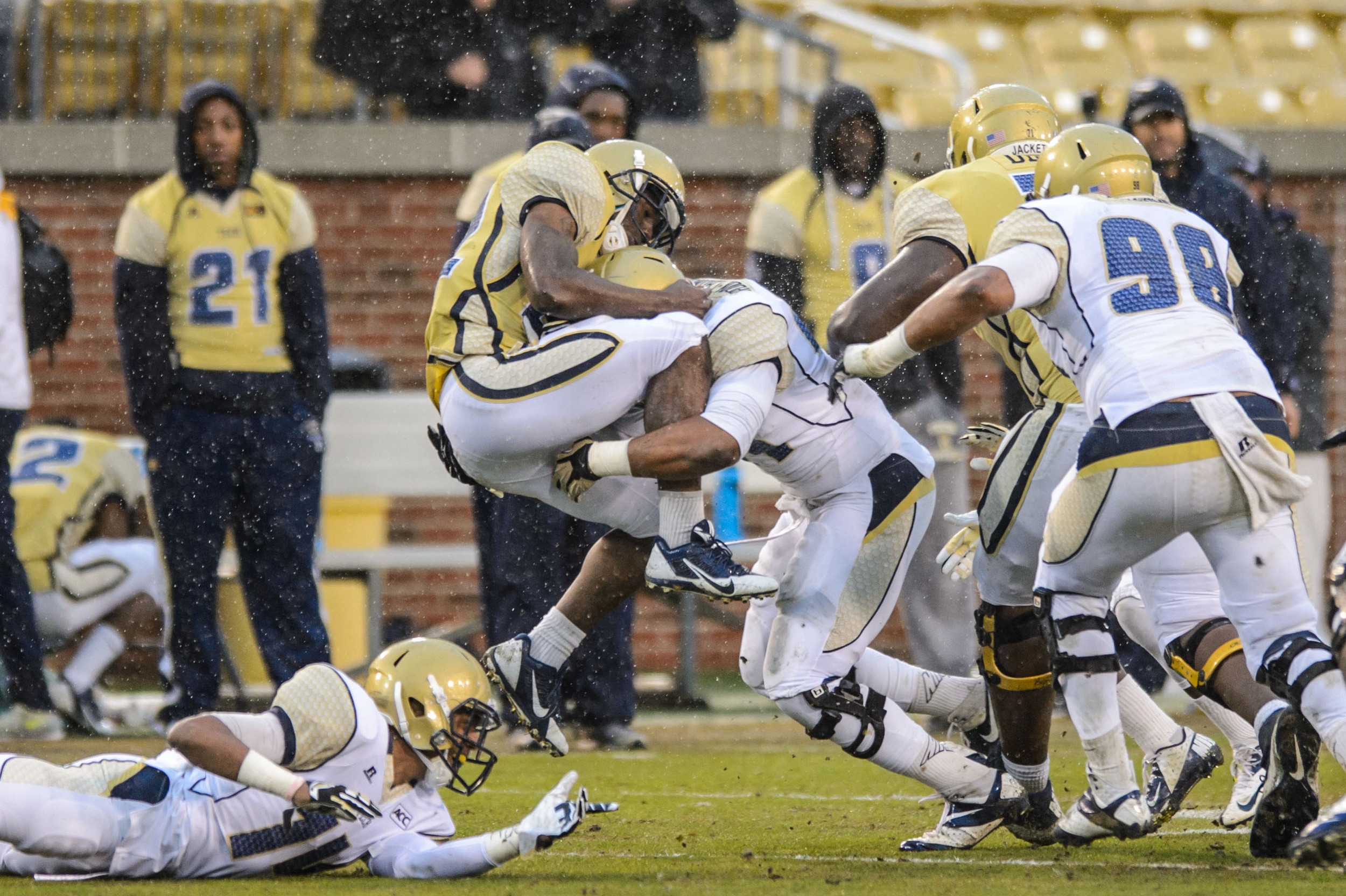Roderick Rook-Chungong (41), Broderick Snoddy (22)