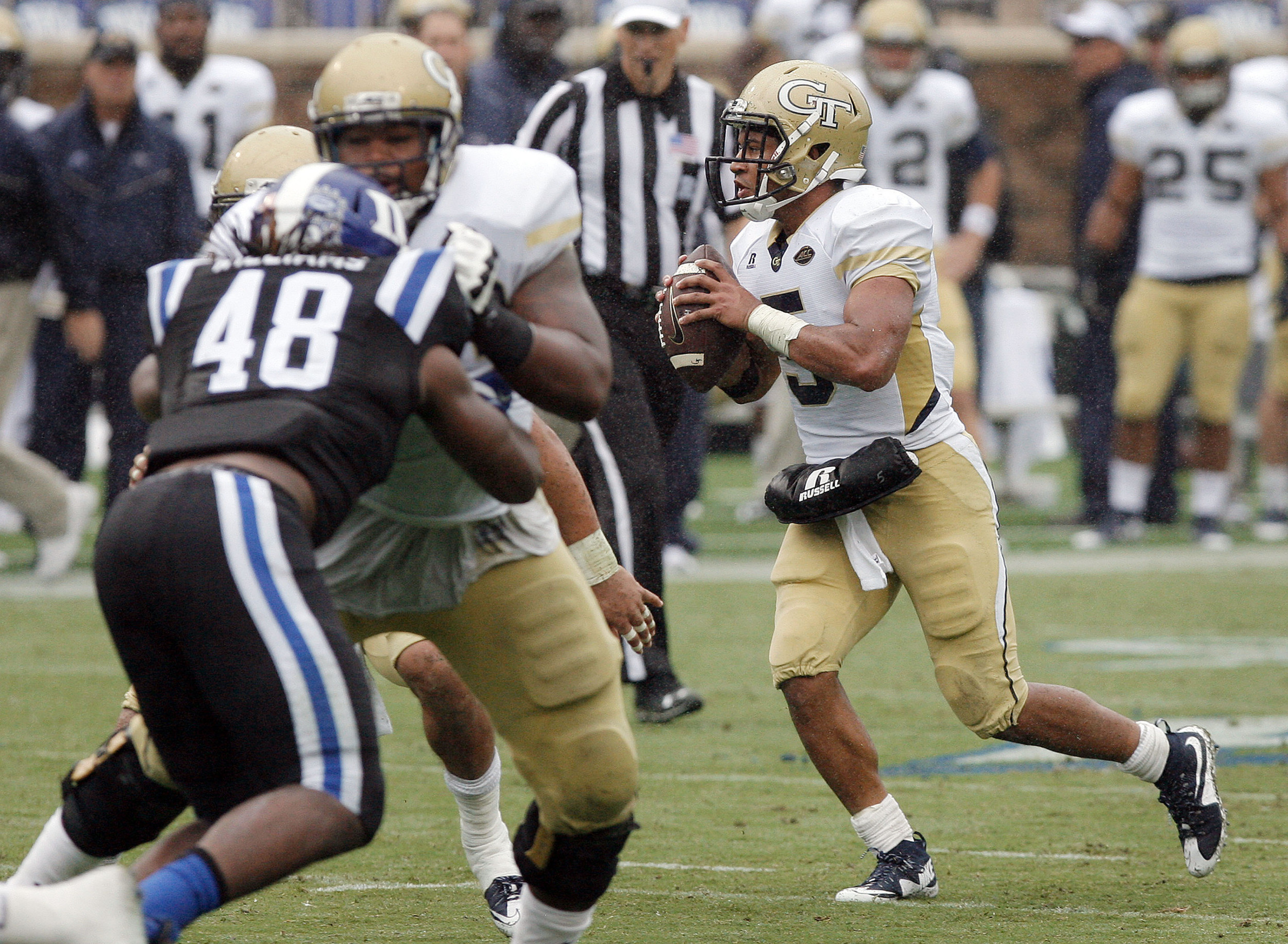 Yellow Jackets quarterback Justin Thomas (5) Mark Dolejs-USA TODAY Sports