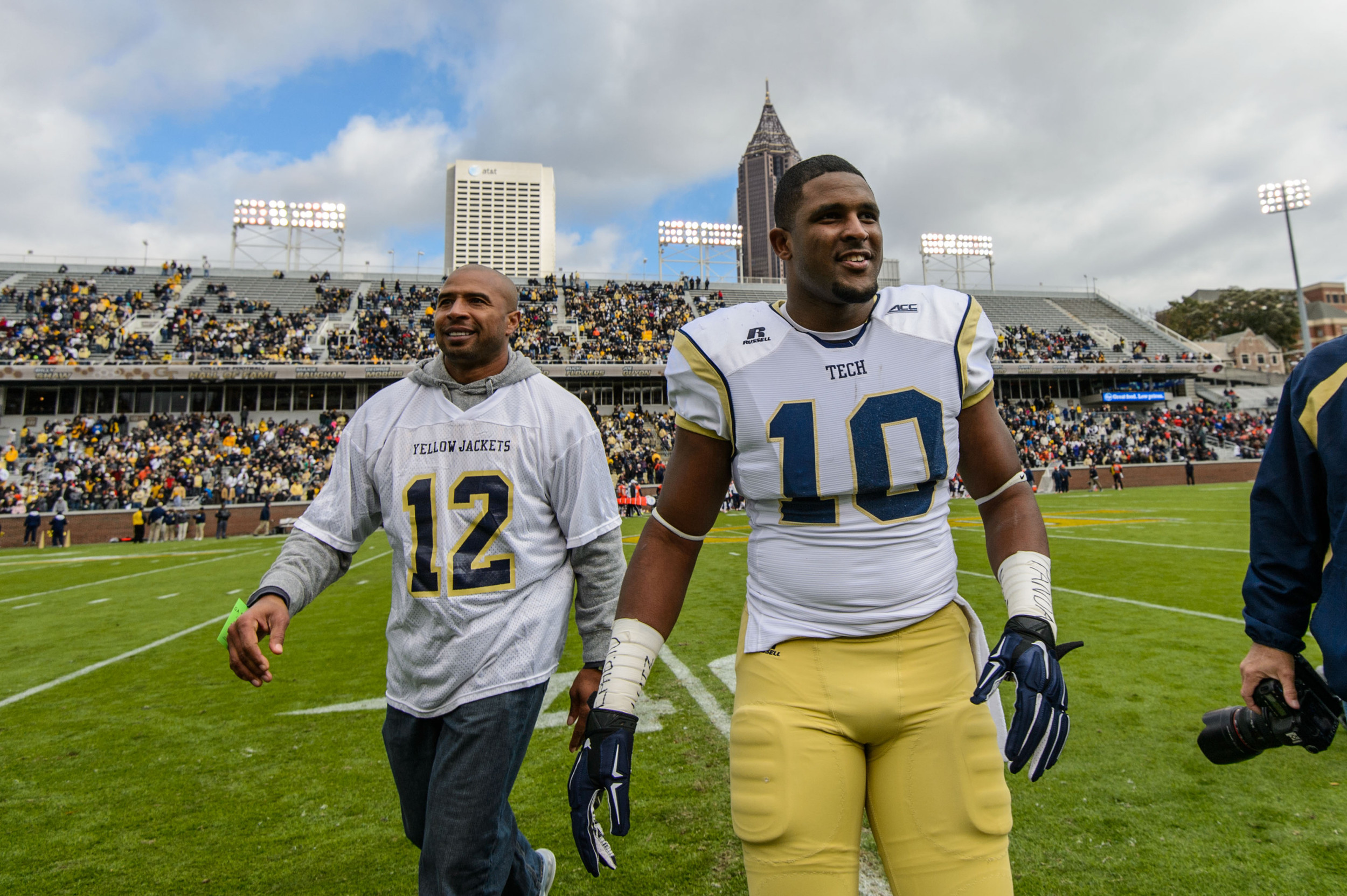 Synjyn Days (10) and today's honorary team captain, Dorsey Levens