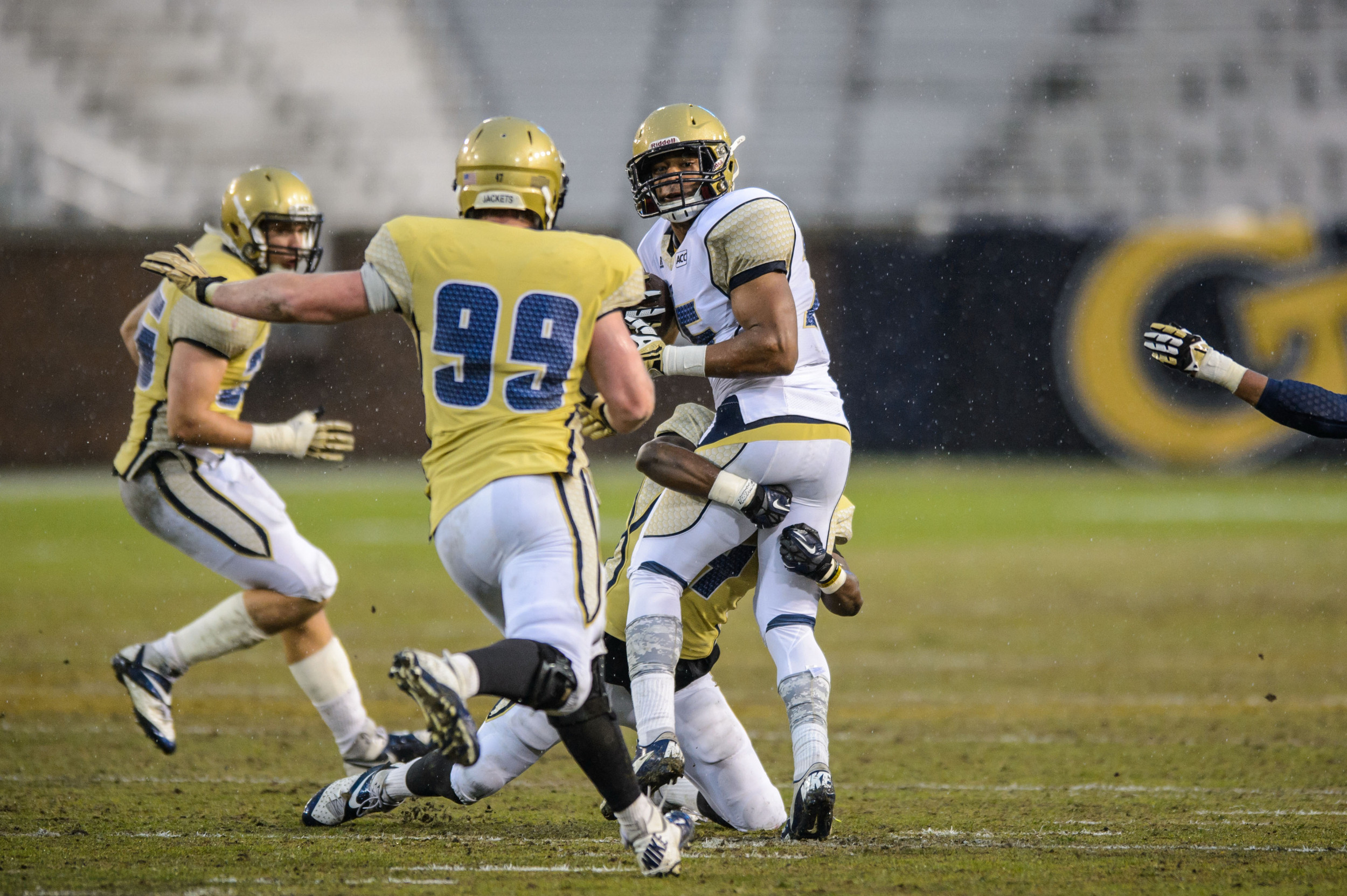 DeAndre Smelter (15), Tyler Stargel (99)