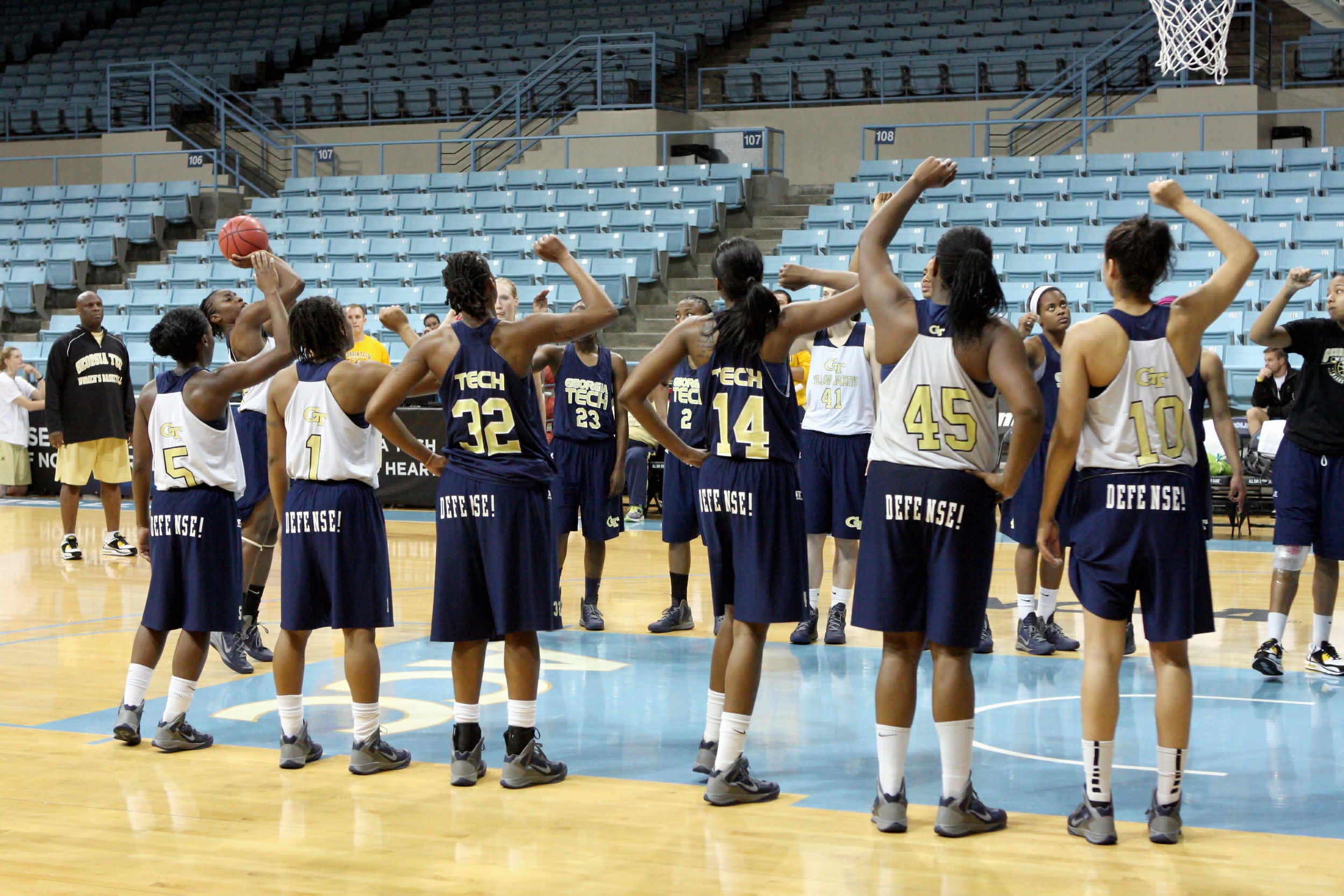 Yellow Jackets shooting free throws during NCAA Tournament Second Round practice.