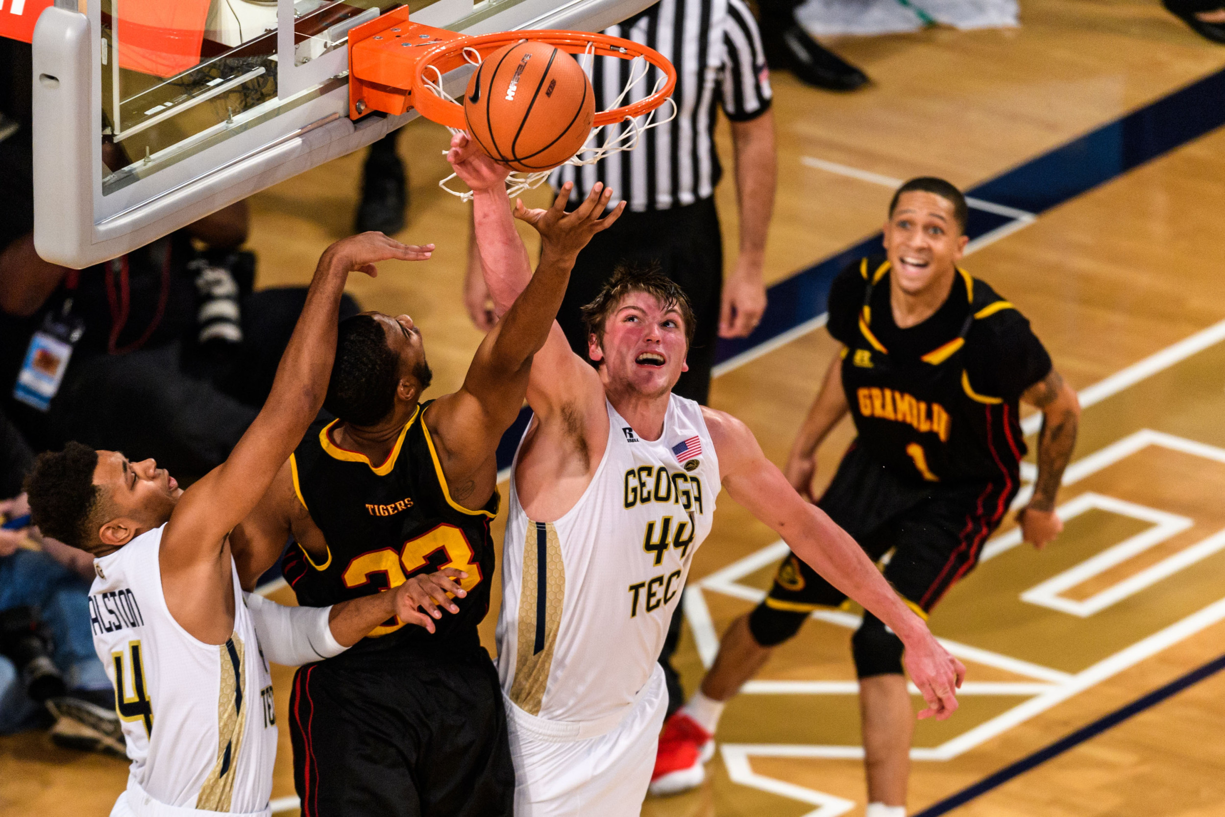Brandon Alston (4), Ben Lammers (44)