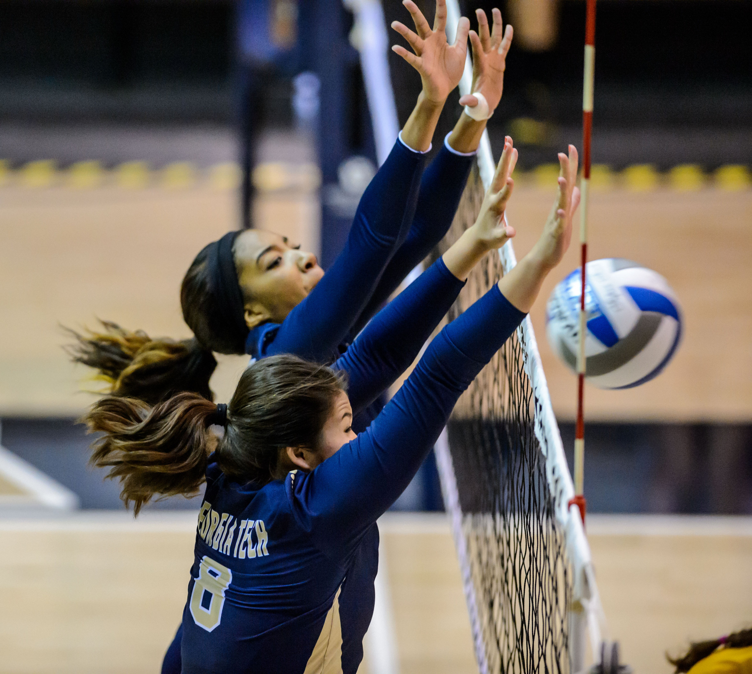 Rebecca Martin (8), Gabriela Stavnetchei (11)