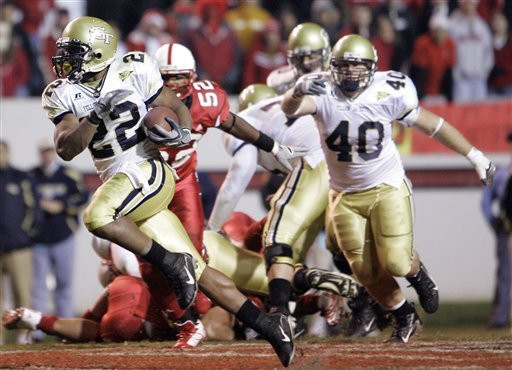 Georgia Tech's Tashard Choice (22) finds some running room against North Carolina State during the second half of a college football game in Raleigh, N.C., Saturday Nov. 4, 2006. Georgia Tech won, 31-23. Choice rushed for 164 yards. (AP Photo/Gerry Broome)