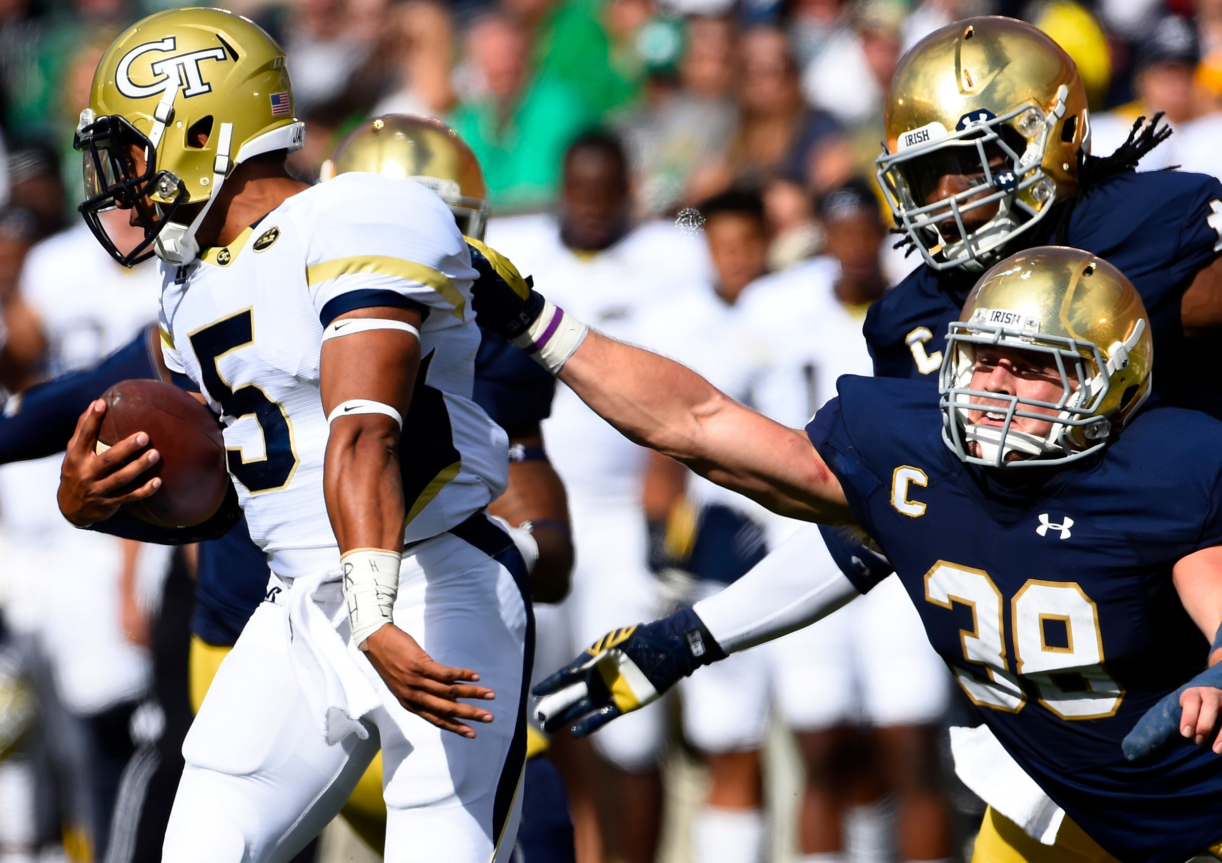 Justin Thomas (5) carries the ball (Mike DiNovo-USA TODAY Sports)