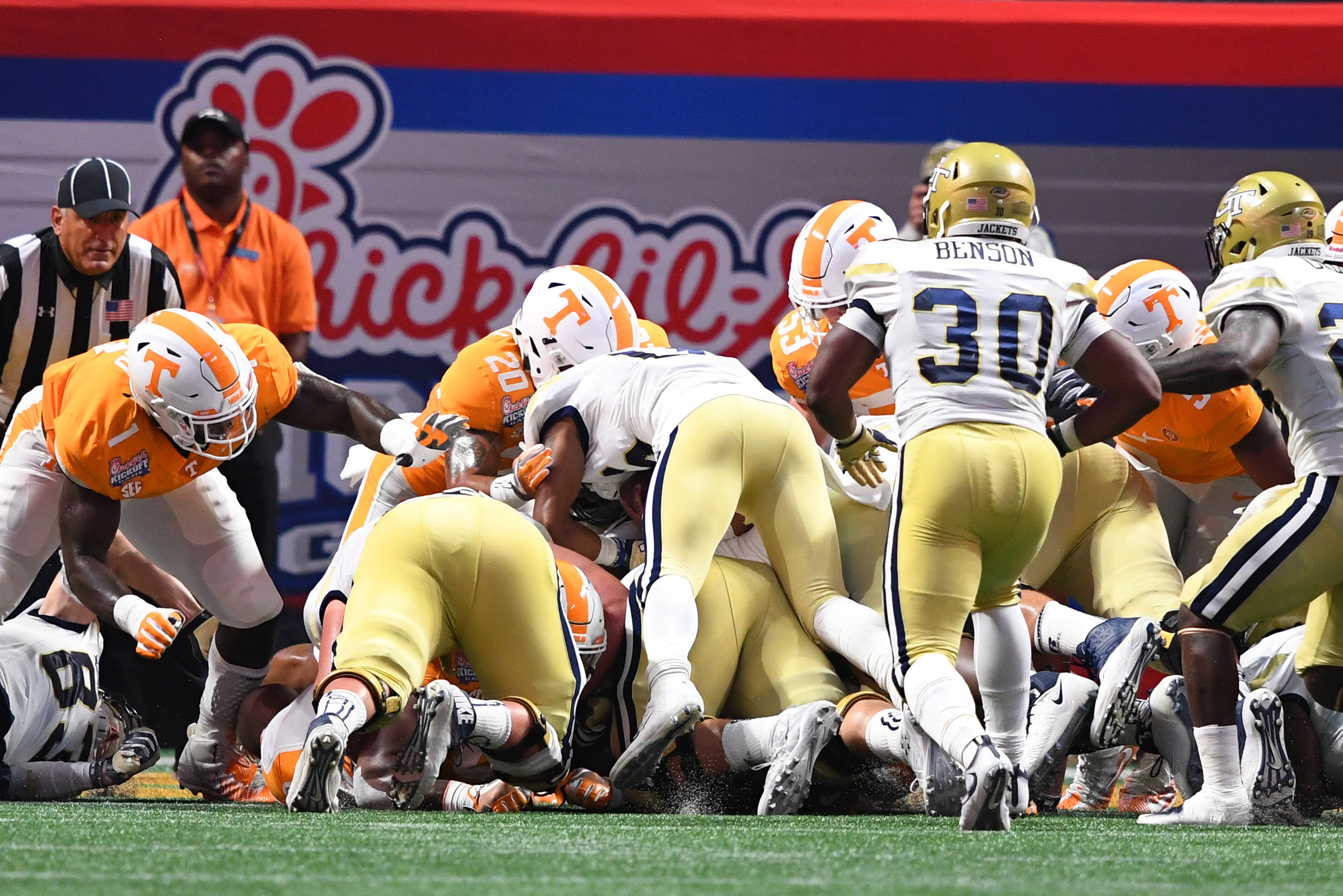 Sep 4, 2017; Atlanta, GA, USA; Georgia Tech Yellow Jackets quarterback TaQuon Marshall (16) keeps the ball and runs for a touchdown against the Tennessee Volunteers during the first quarter at Mercedes-Benz Stadium. Mandatory Credit: John David Mercer-USA TODAY Sports