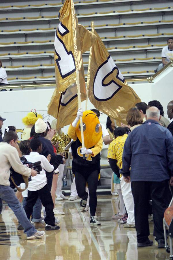 Buzz runs through tunnel of luck