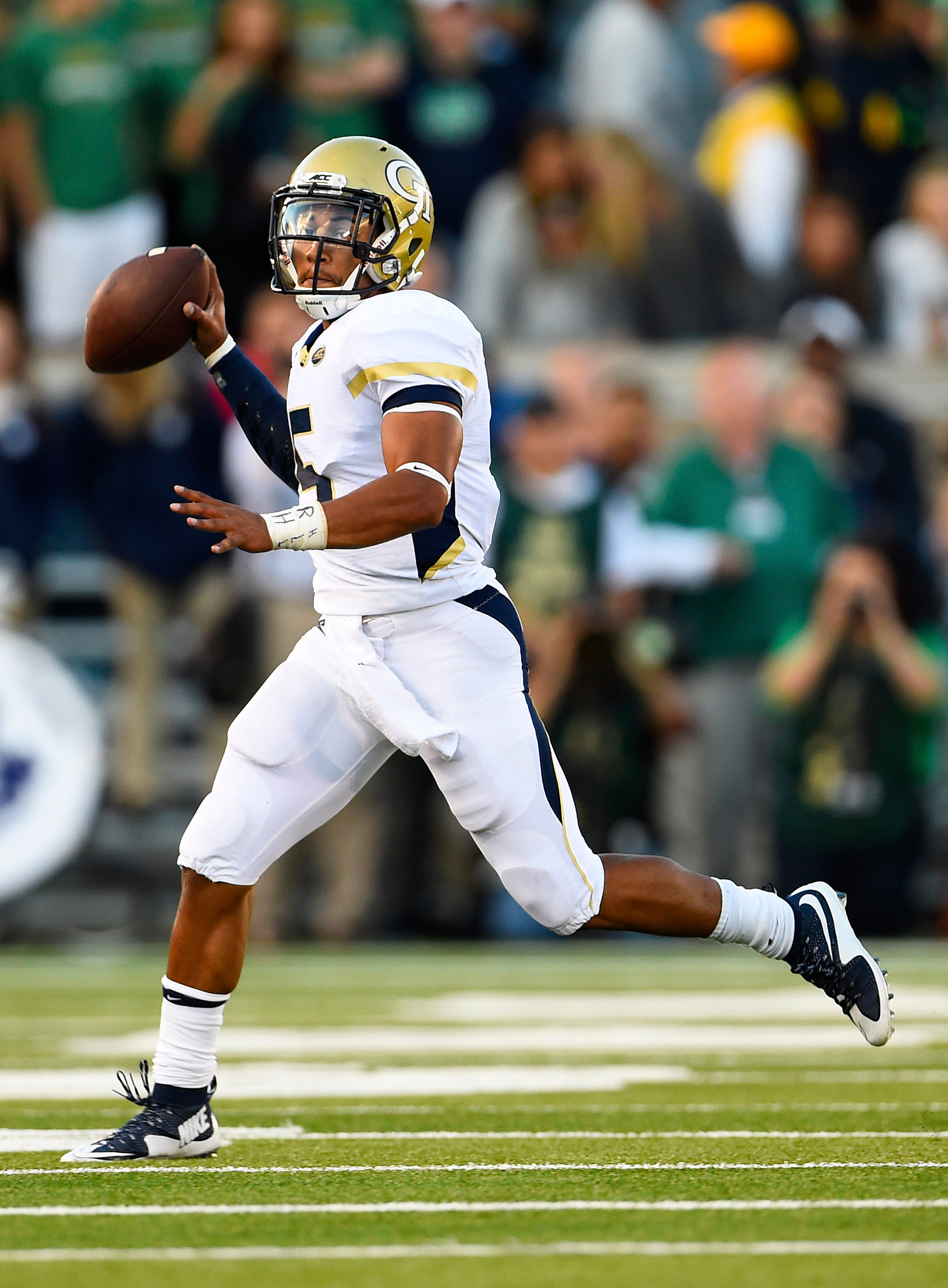Quarterback Justin Thomas (5) drops back to pass against Notre Dame (Mike DiNovo-USA TODAY Sports)