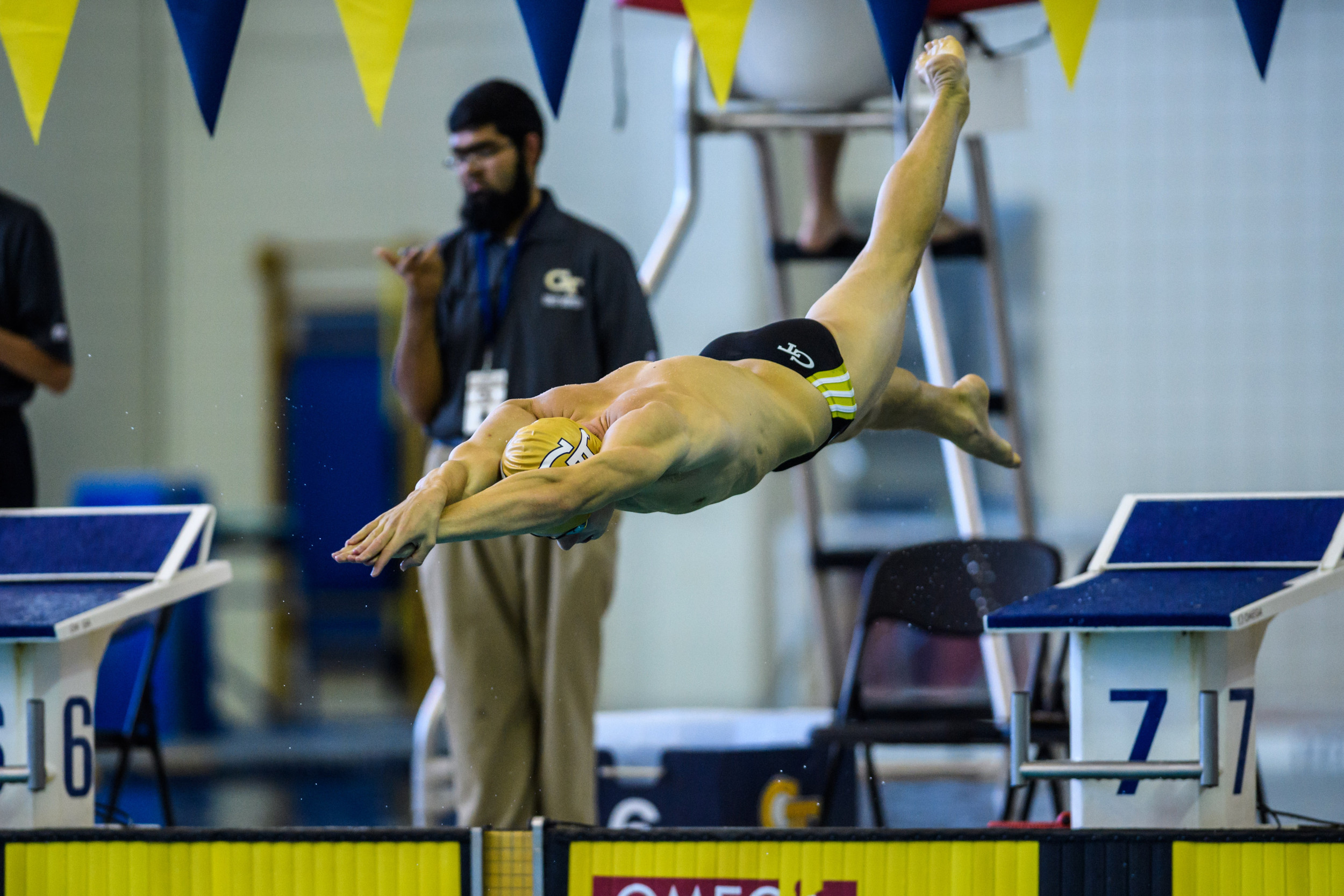 Yellow Jackets cruise past the Eagles, 156-98