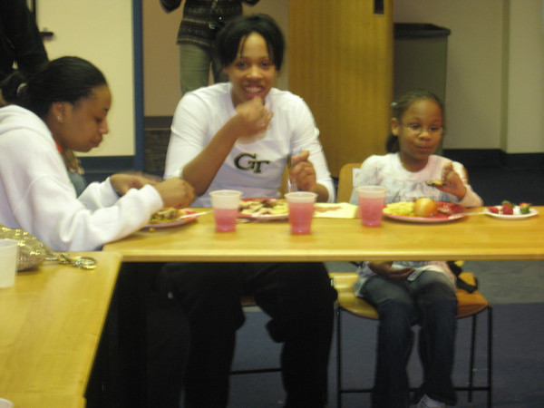 Yellow Jackets take part in Adopt a Family Initiative