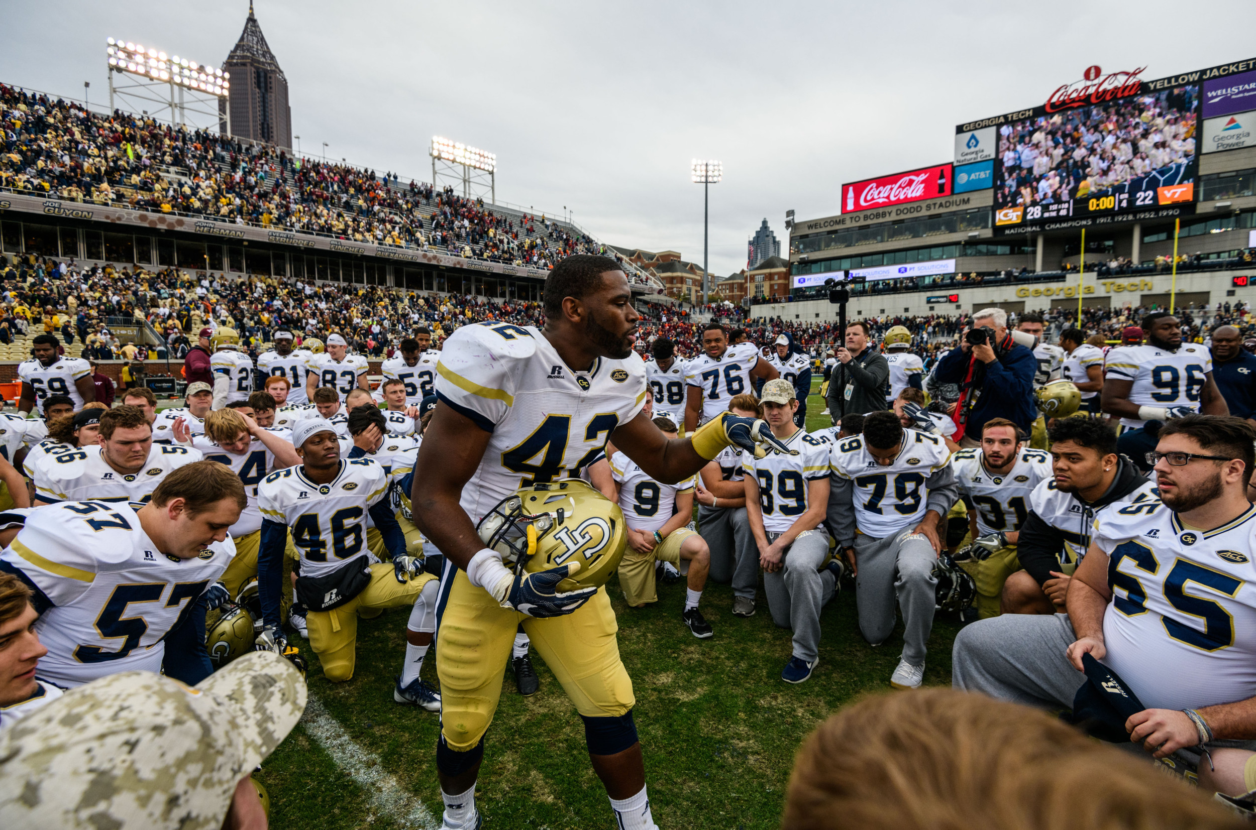 KeShun Freeman (42) talks to the team after the win
