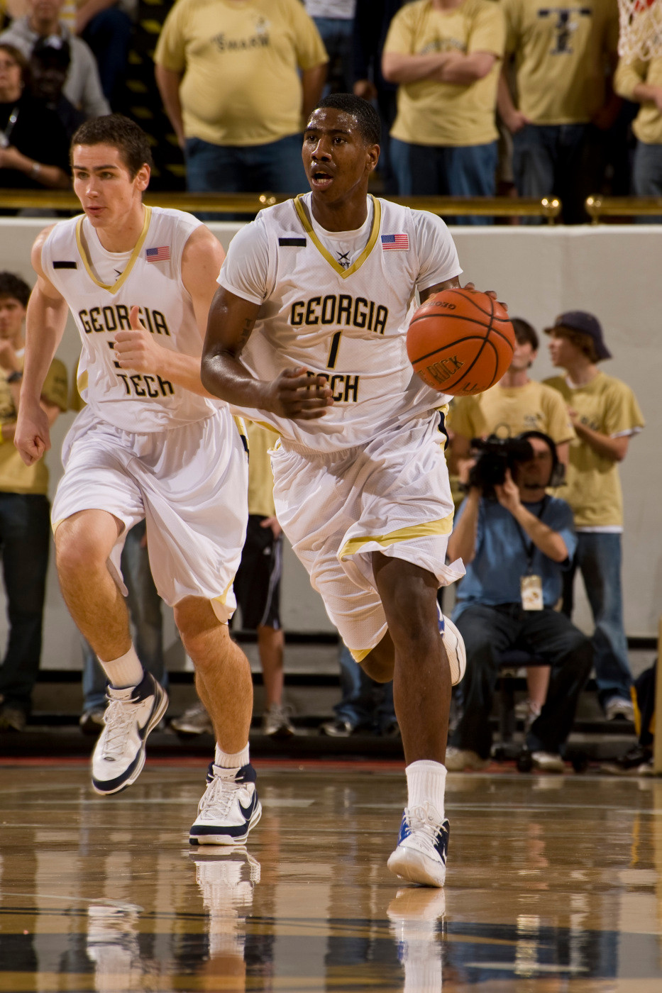 Iman Shumpert drives the ball up the floor vs. Maryland - February 8, 2009