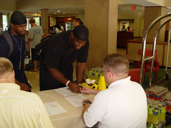 Players arrive for the start of fall camp (July 22, 2008)