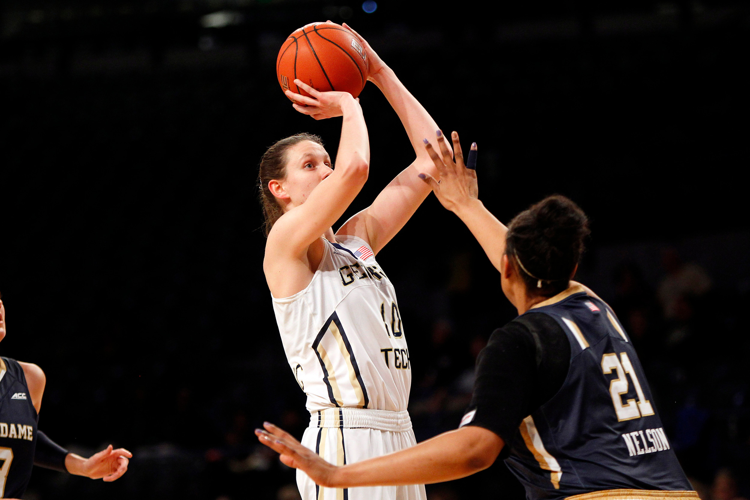 Katarina Vuckovic shoots the ball against the Notre Dame Fighting Irish. Brett Davis-USA TODAY Sports