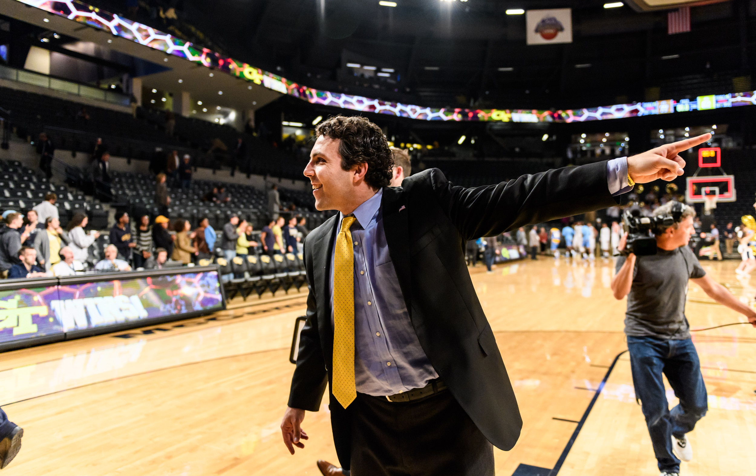 Coach Josh Pastner