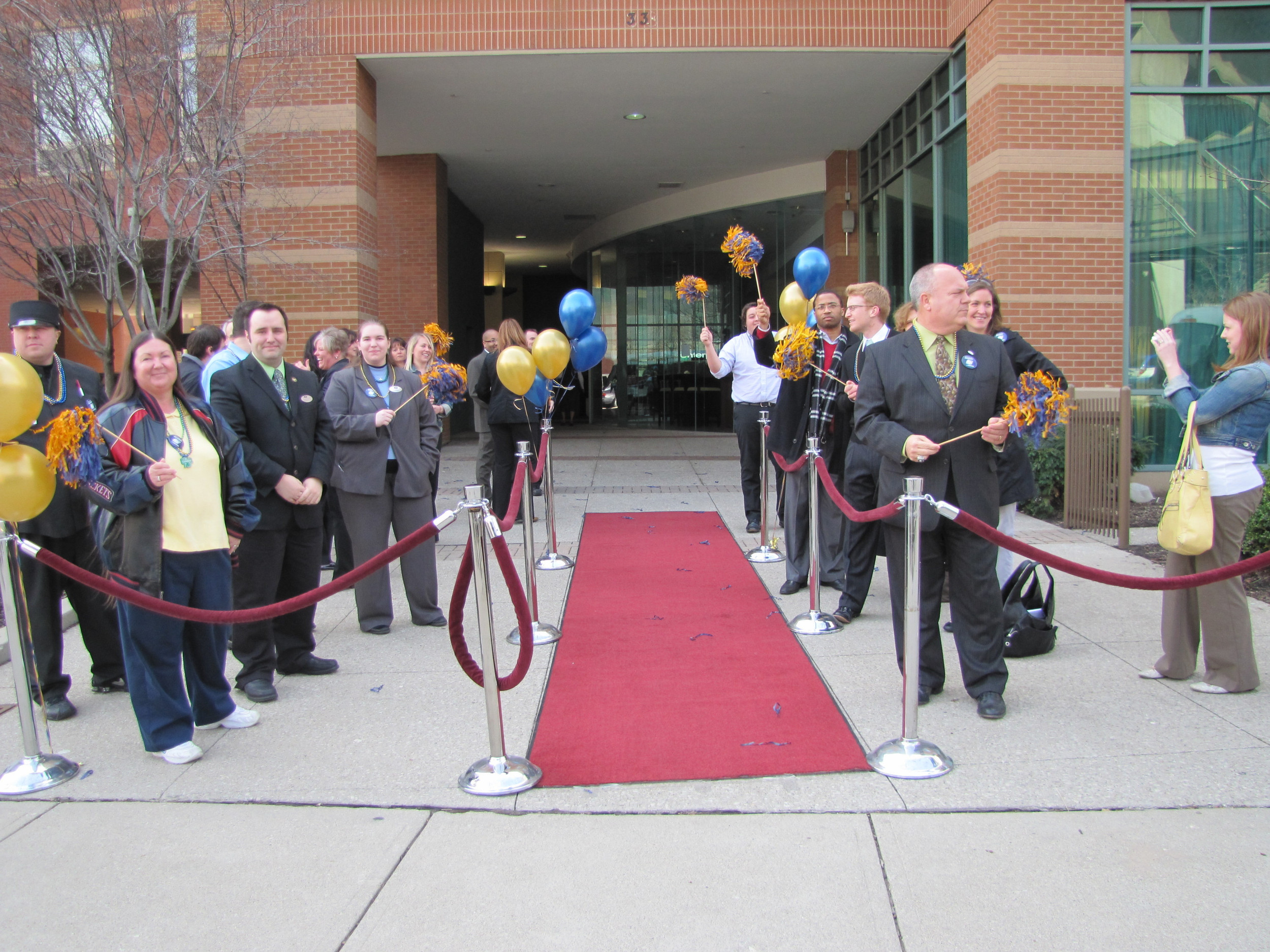 The team getting welcomed to its team hotel in Columbus, Ohio