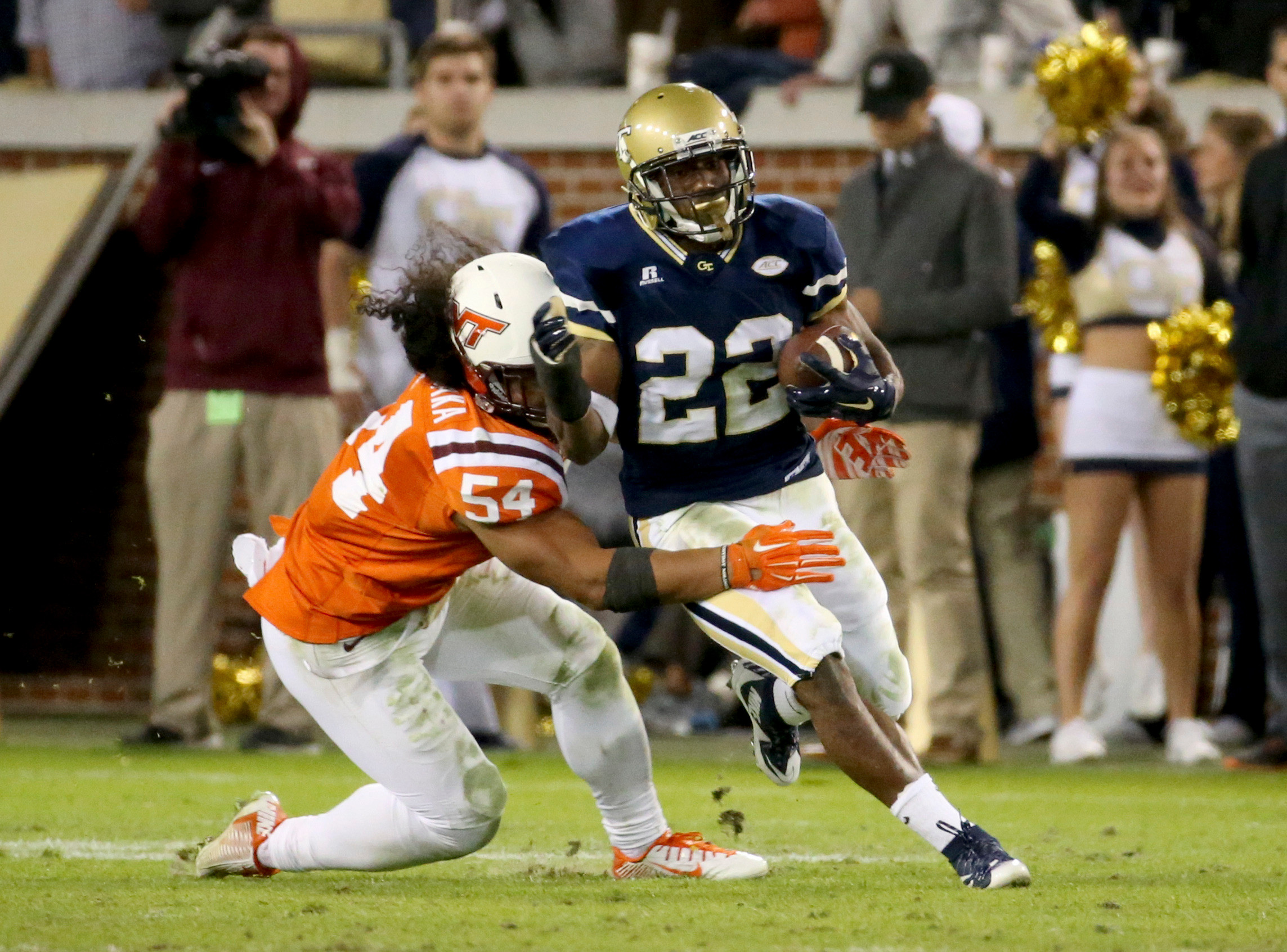 Running back Broderick Snoddy (22) carries the ball (Garrett Reid-USA TODAY Sports)