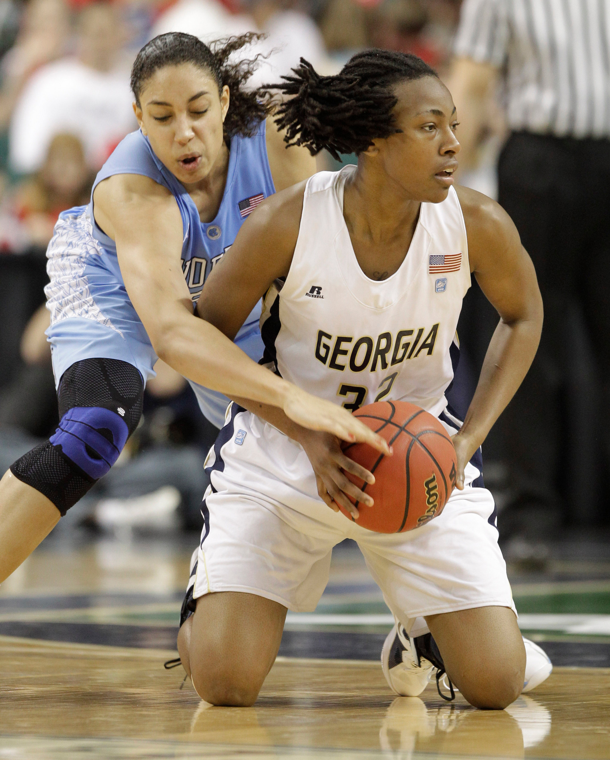 Chelsea Regins looks to pass as North Carolina's Krista Gross closes in. (AP Photo/Chuck Burton)
