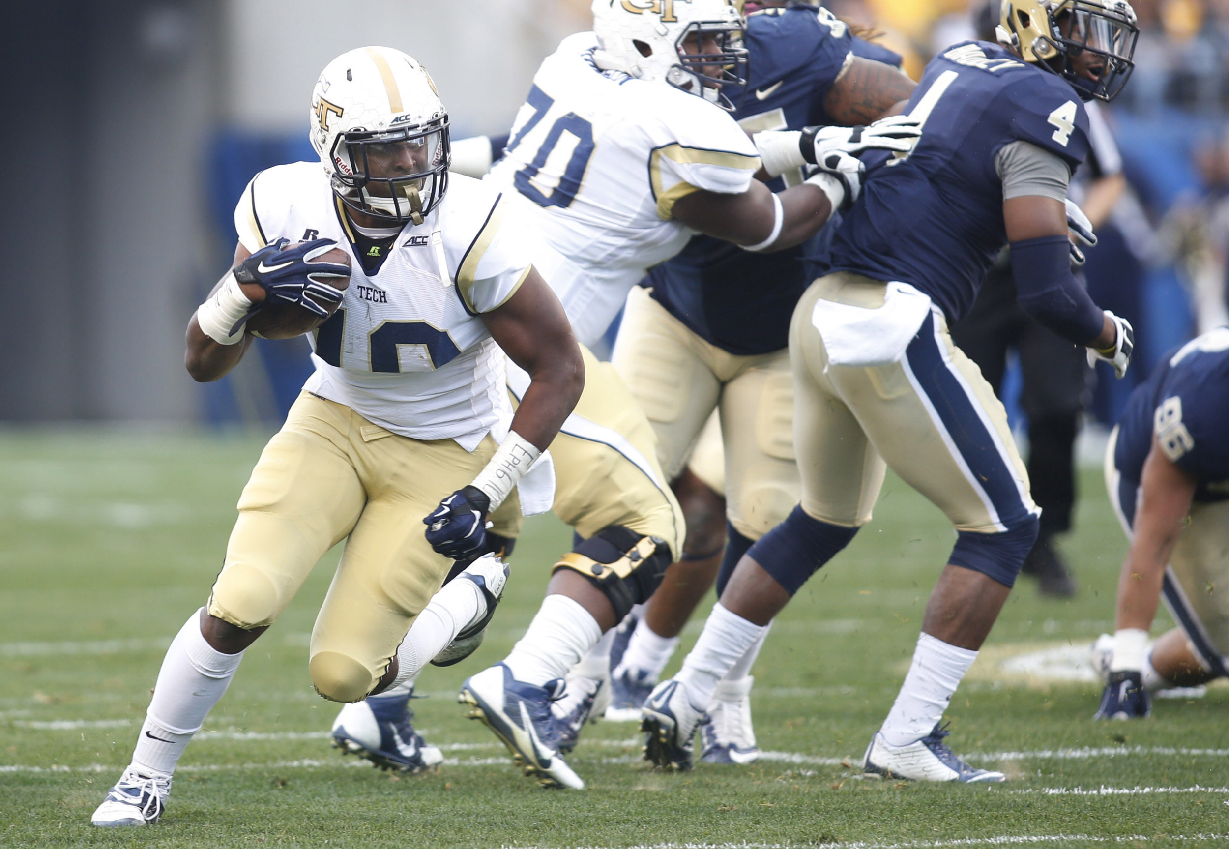 Oct 25, 2014; Pittsburgh, PA, USA; Yellow Jackets running back Synjyn Days (10) carries the ball during the first quarter. Charles LeClaire-USA TODAY Sports