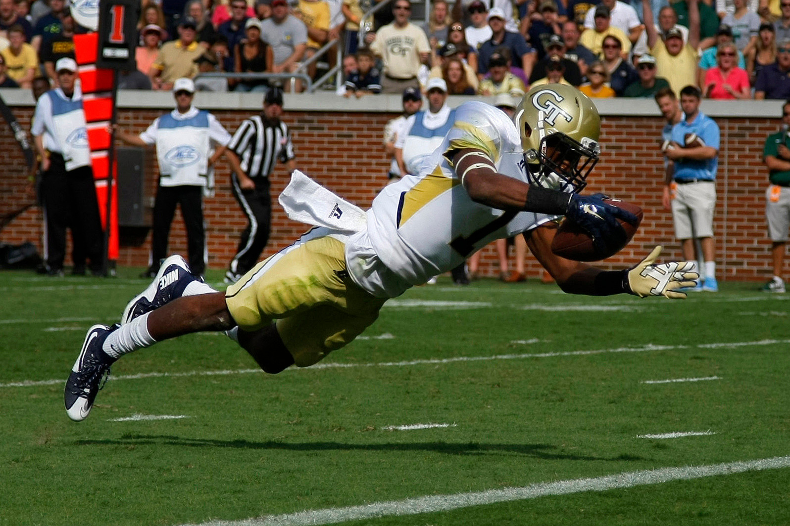 Georgia Tech Yellow Jackets running back Qua Searcy (1) dives into the end zone for a touchdown against the Tulane Green Wave in the second quarter at Bobby Dodd Stadium. Brett Davis-USA TODAY Sports