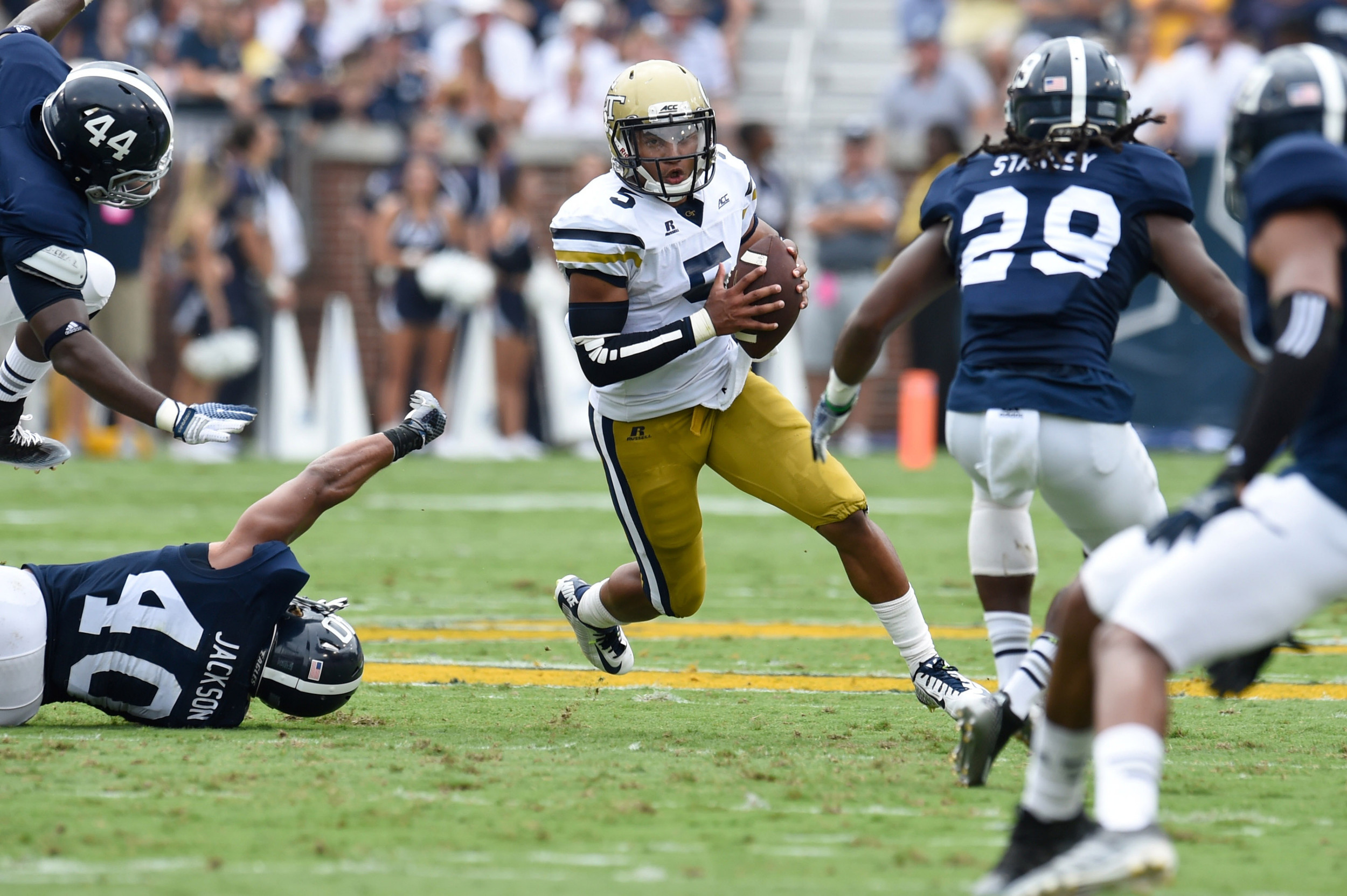 Sep 13, 2014; Atlanta, GA, USA; Yellow Jackets quarterback Justin Thomas (5) runs the ball during the first half. Dale Zanine-USA TODAY Sports