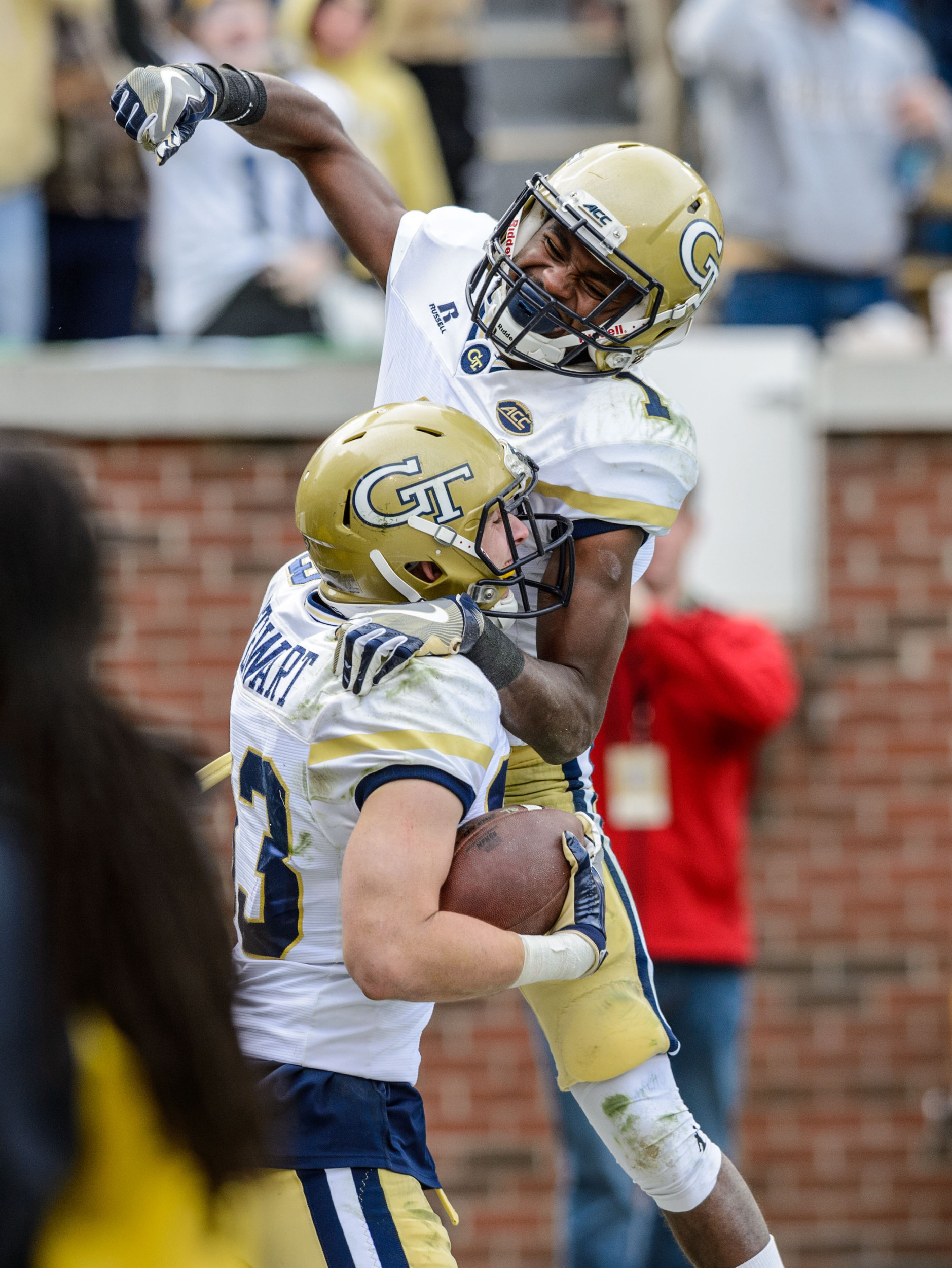 Qua Searcy (1), Brad Stewart (83)
