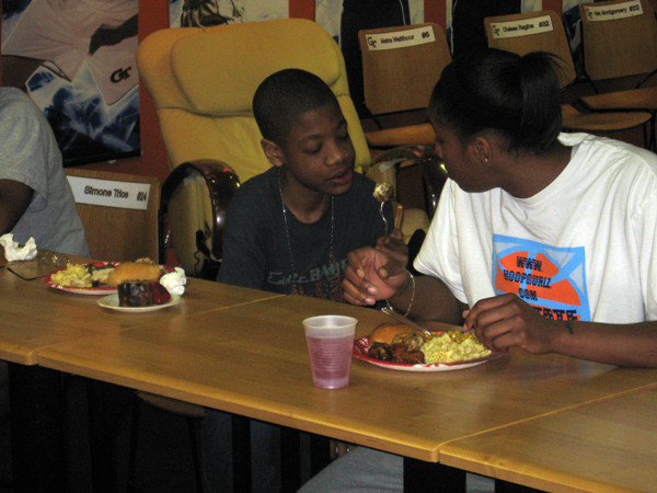 Yellow Jackets take part in Adopt a Family Initiative