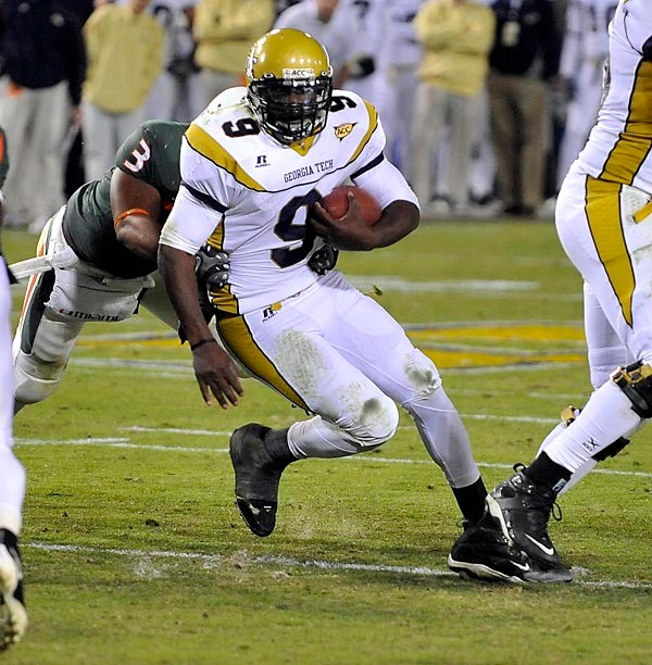 Josh Nesbitt (9) runs the ball against Miami. (Photo by LensEffects)