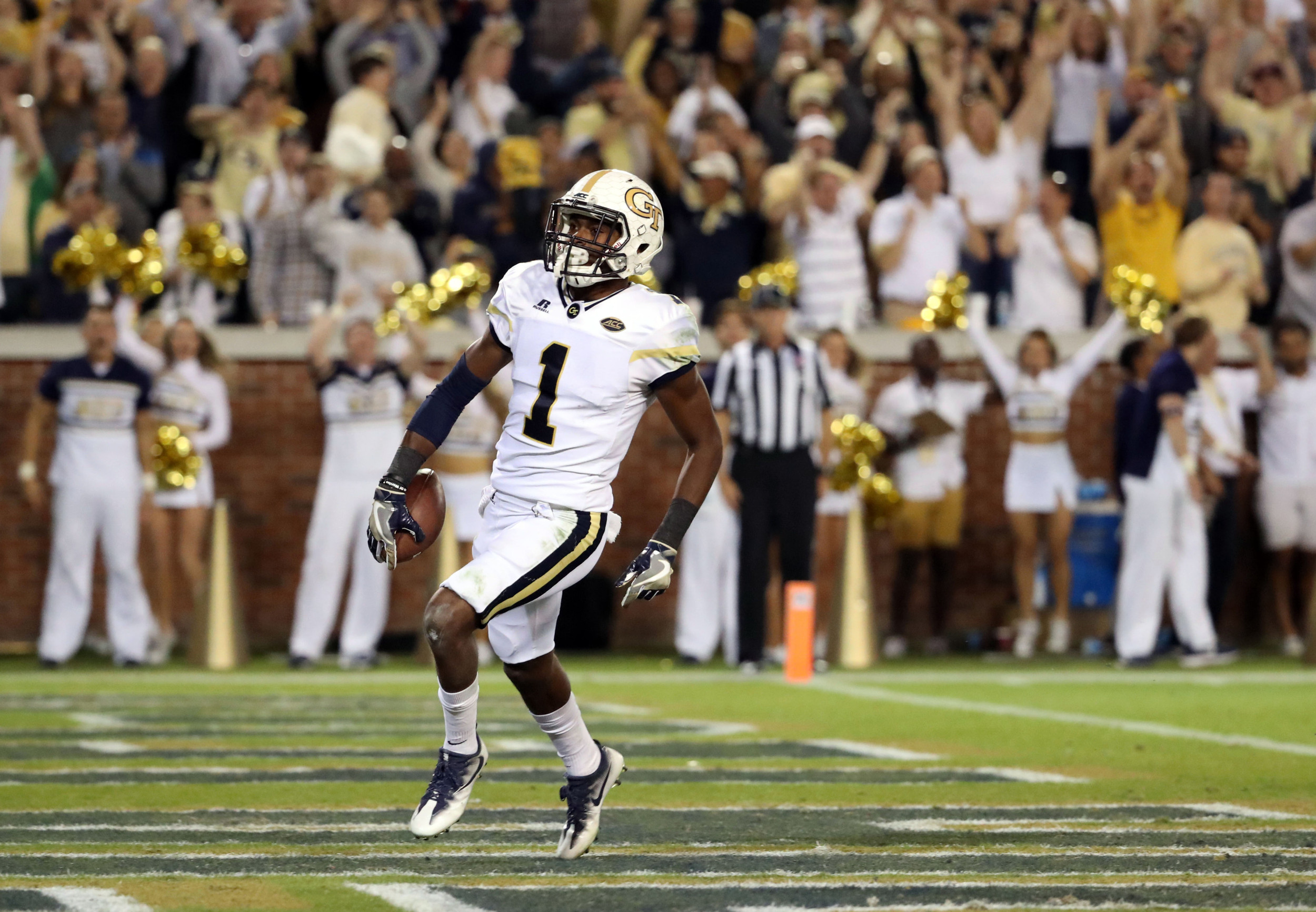 Oct 21, 2017; Atlanta, GA, USA; Georgia Tech Yellow Jackets running back Qua Searcy (1) scores a long touchdown run in the third quarter against the Wake Forest Demon Deacons at Bobby Dodd Stadium. Mandatory Credit: Jason Getz-USA TODAY Sports