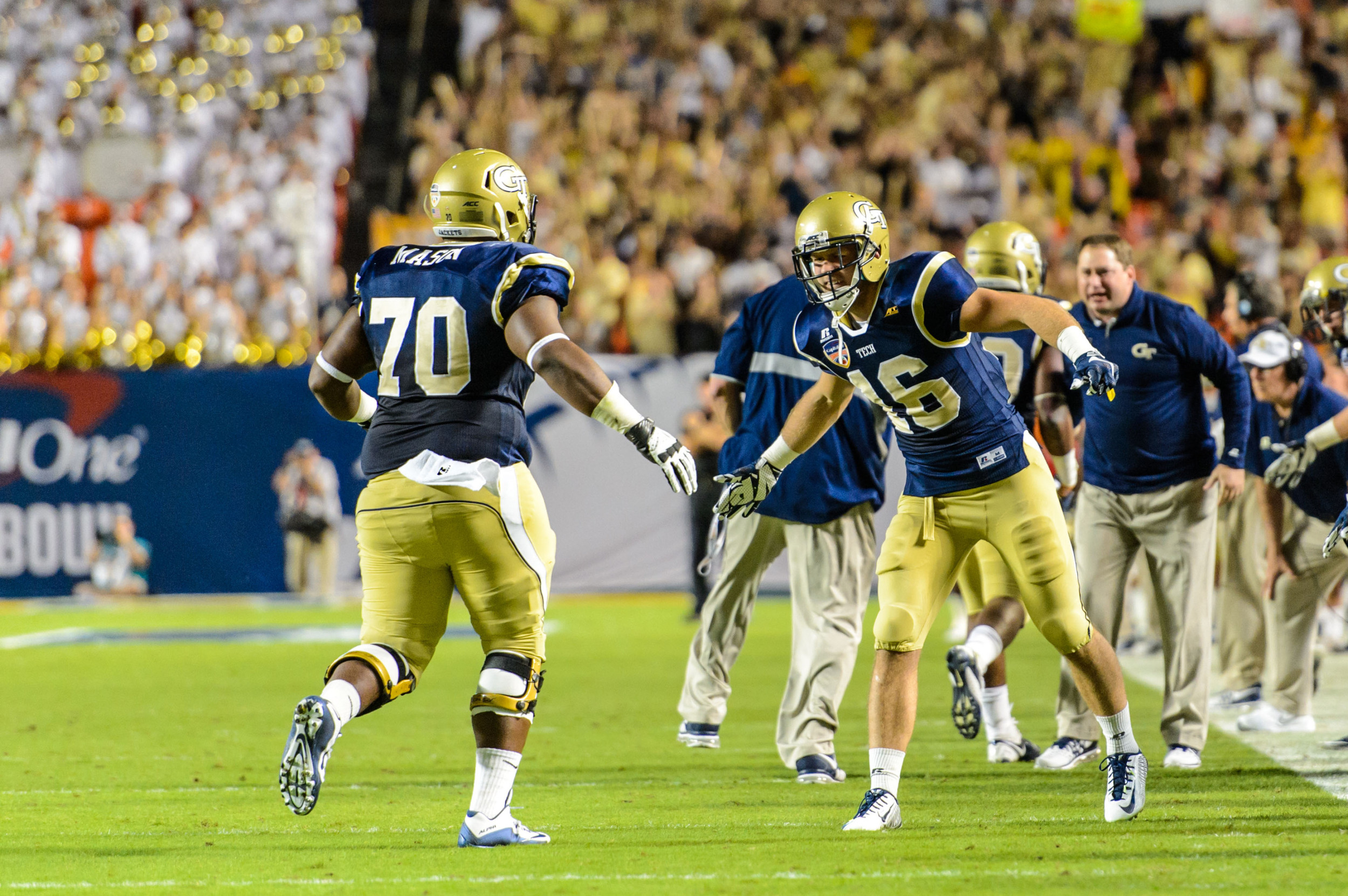 Corey Dennis (16), Shaquille Mason (70)