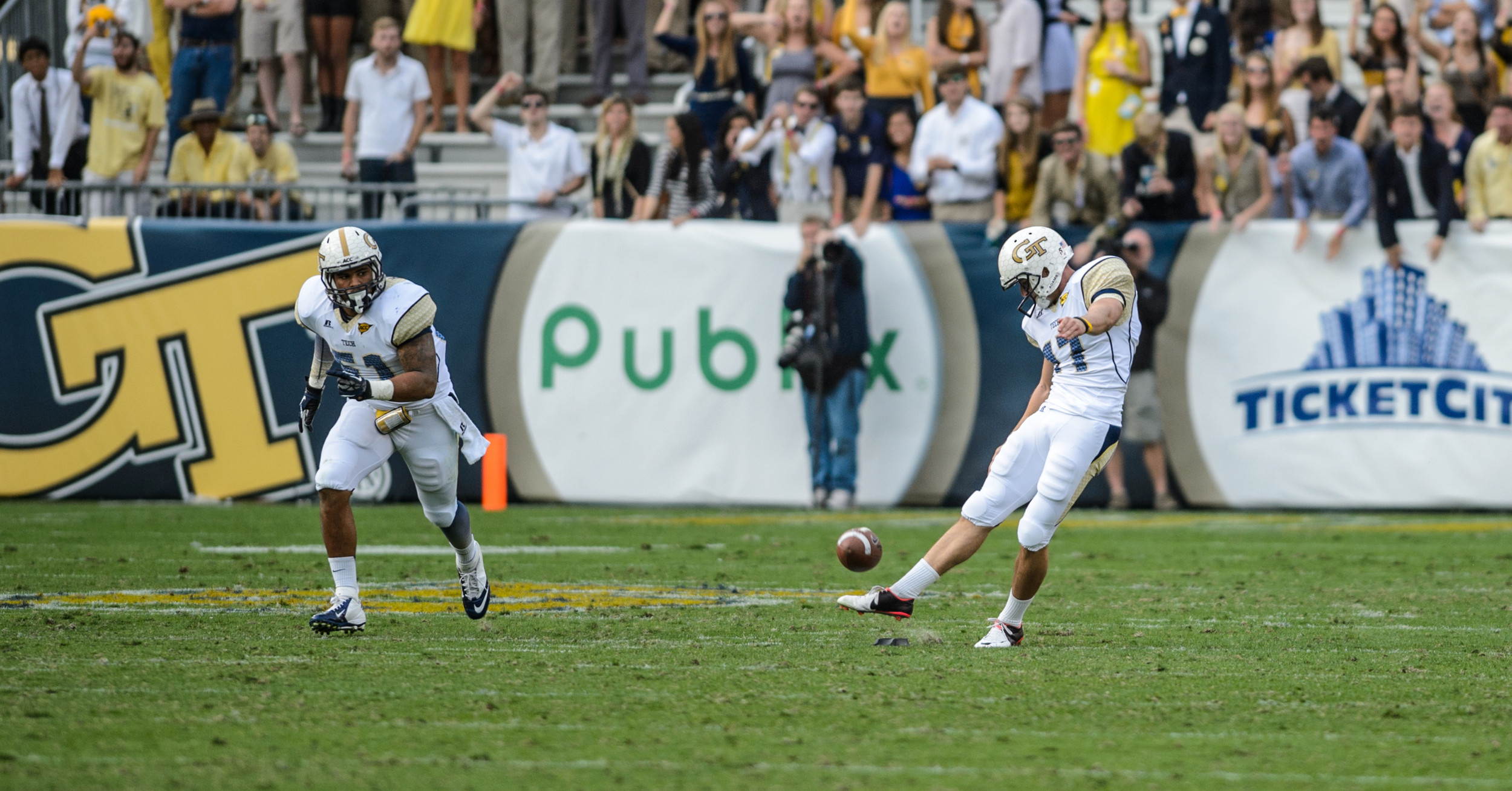 Anthony Harrell (51), Chris Tanner (17)