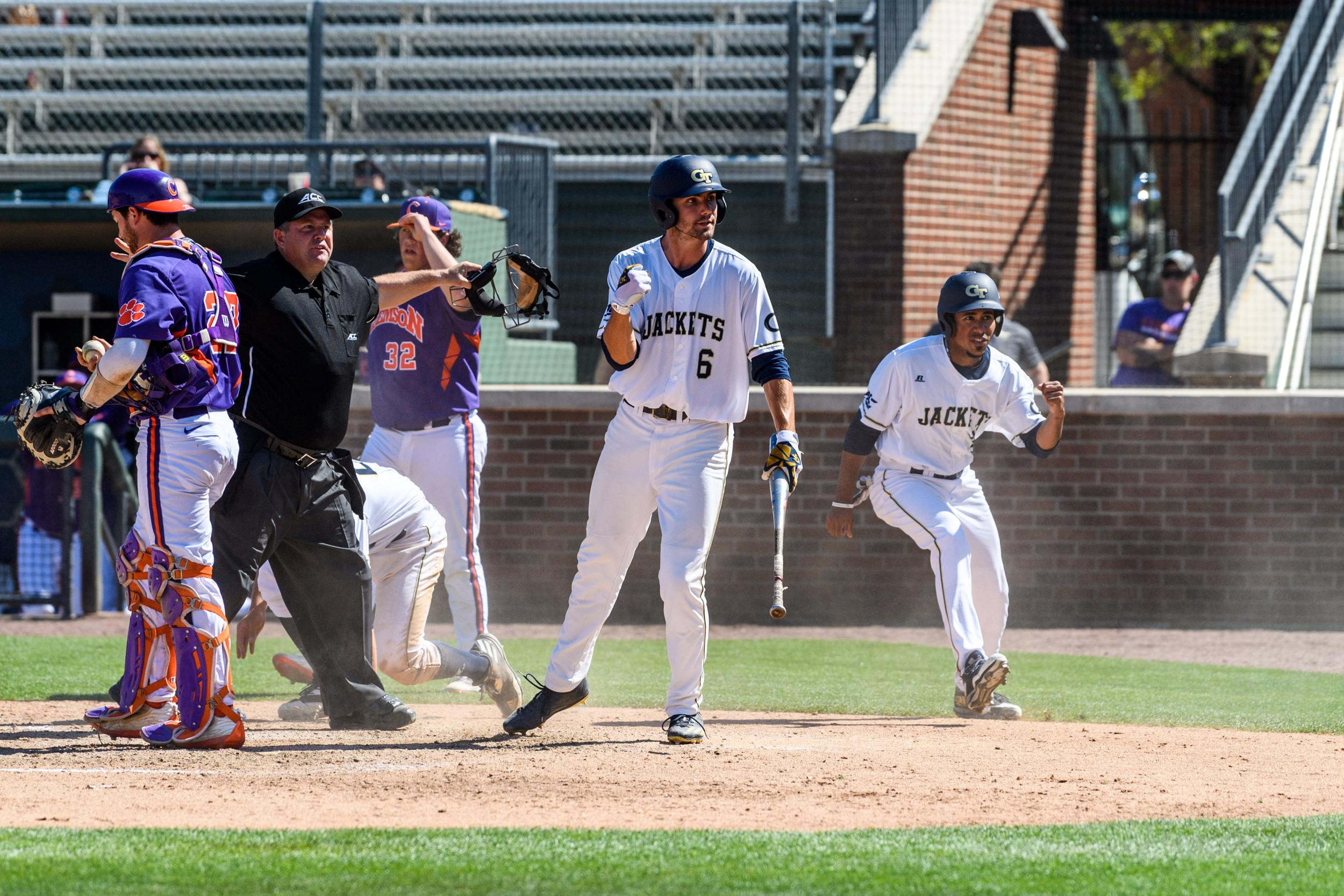 Ryan Peurifoy (6), Nick Wilhite (31)