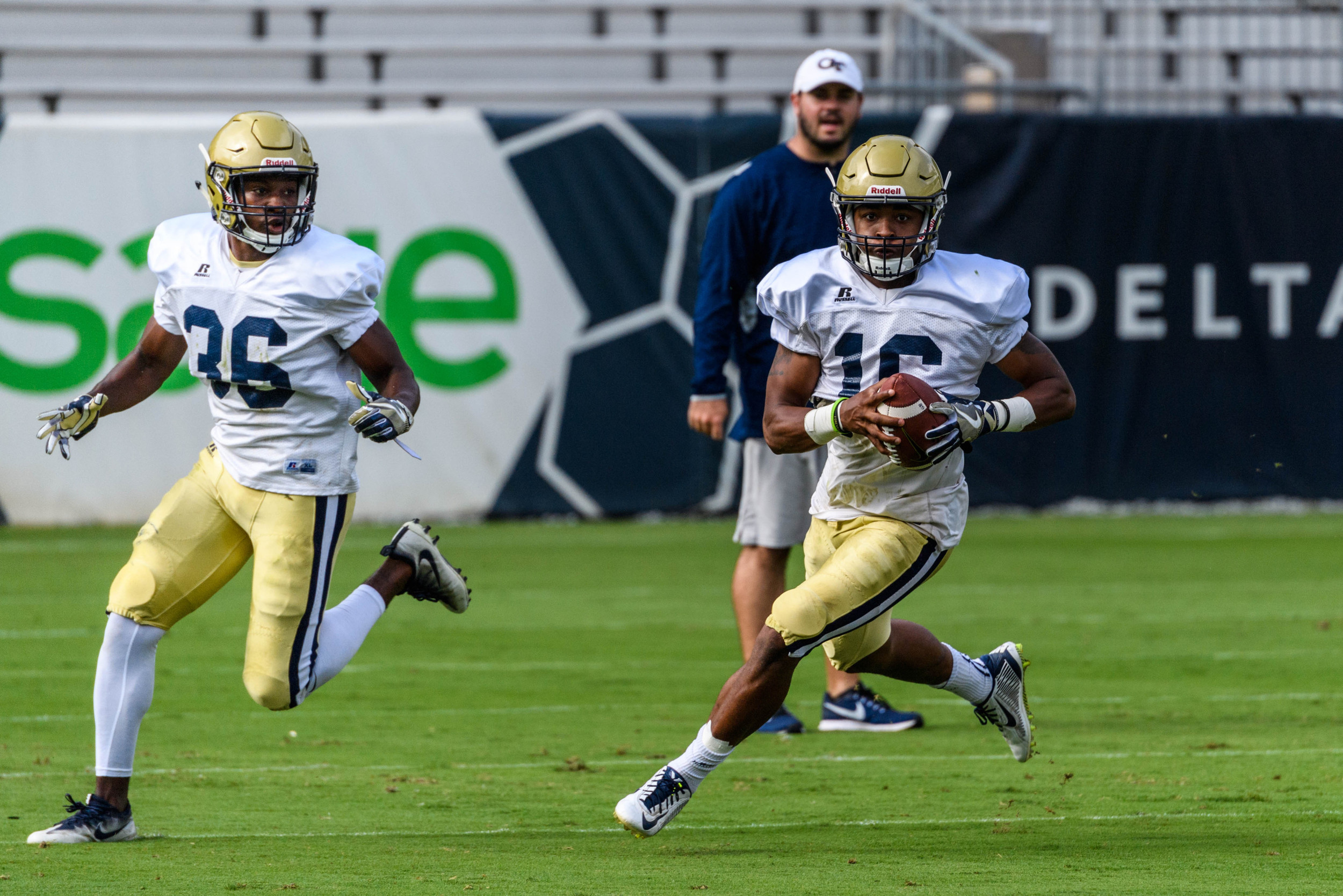 Omahri Jarrett (36), TaQuon Marshall (16)