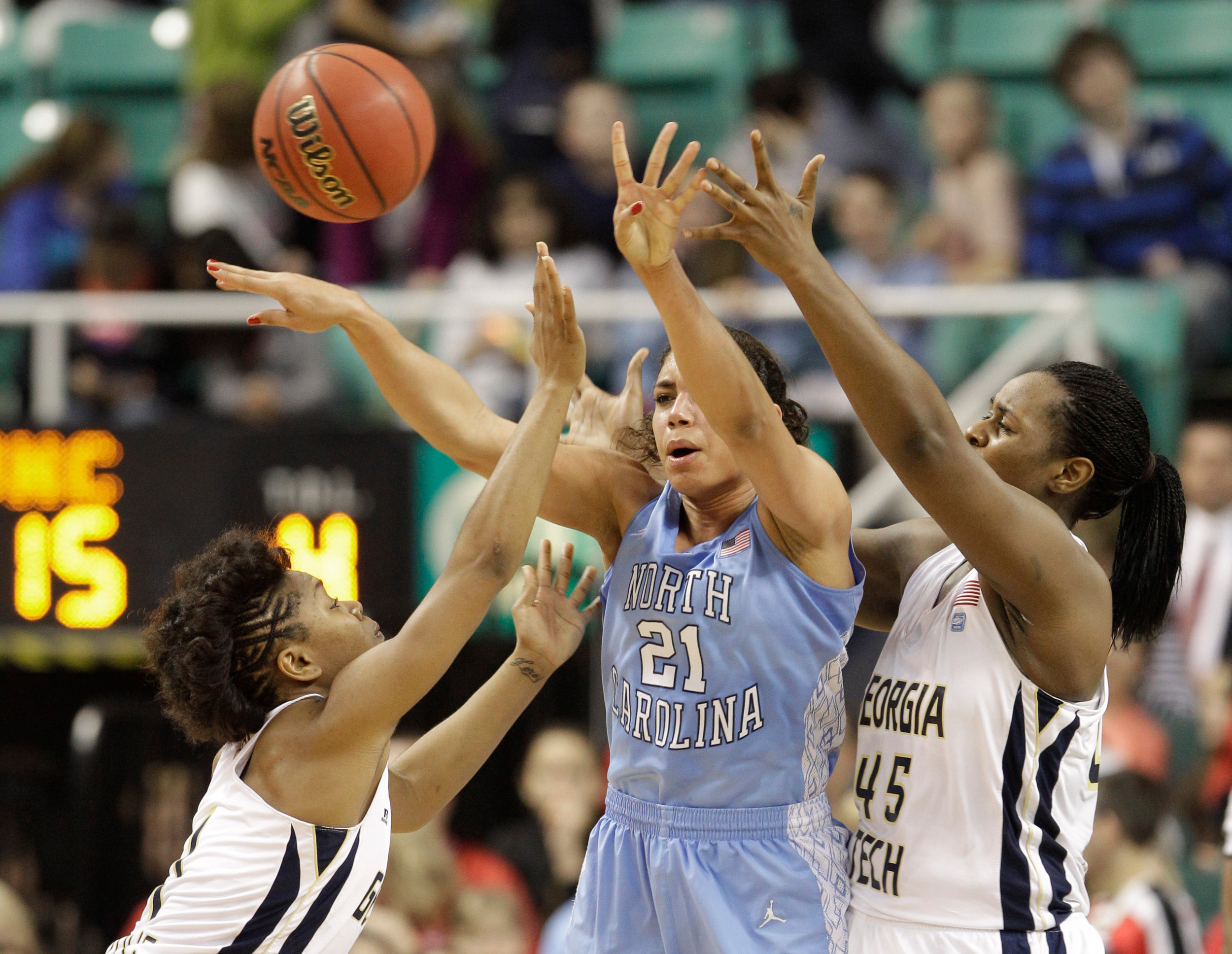 Sasha Goodlett and Dawnn Maye trap North Carolina's Krista Gross as she tries to pass. (AP Photo/Chuck Burton)