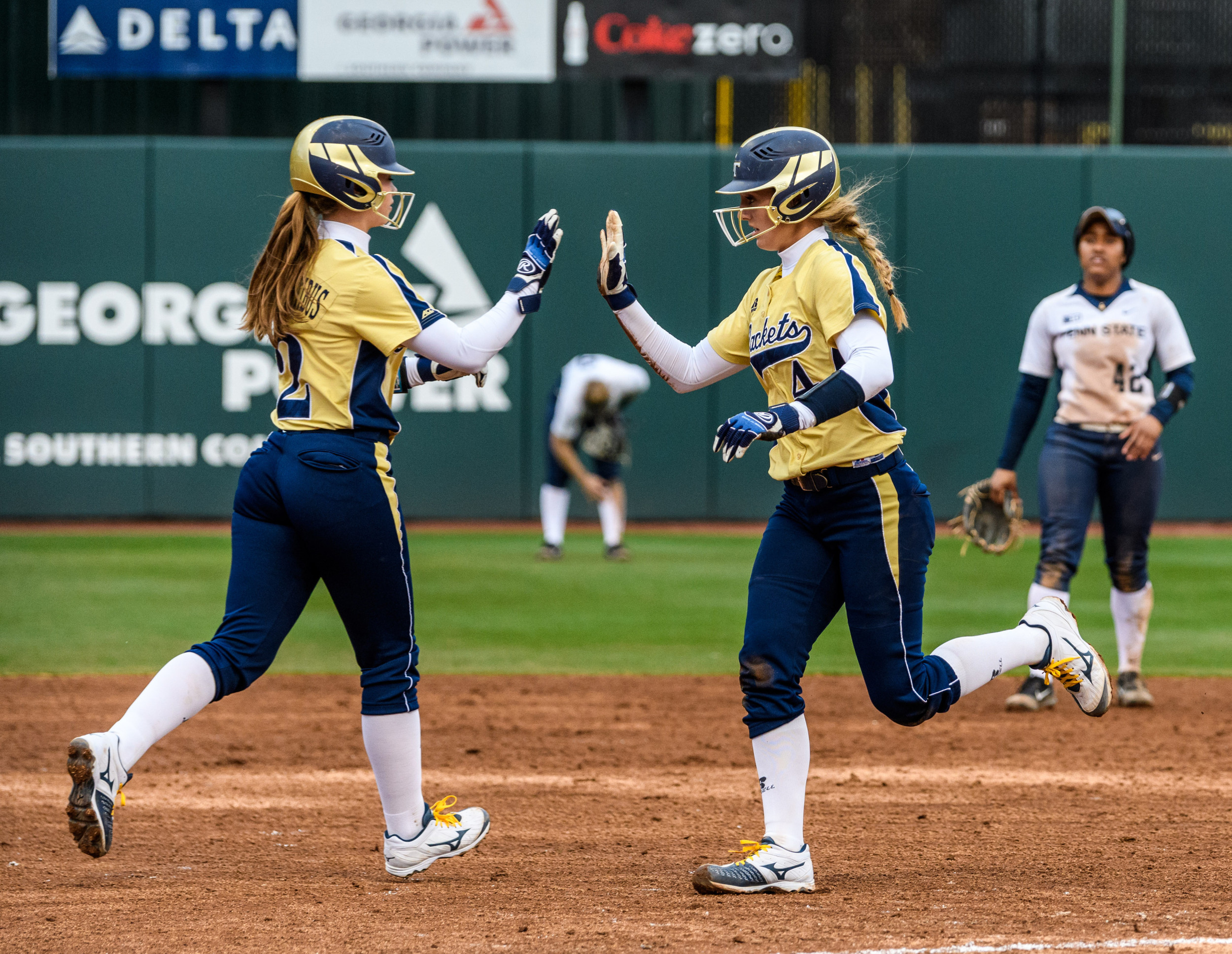 Rachael Bonitatibus (2), Rebecca Prairie (4)