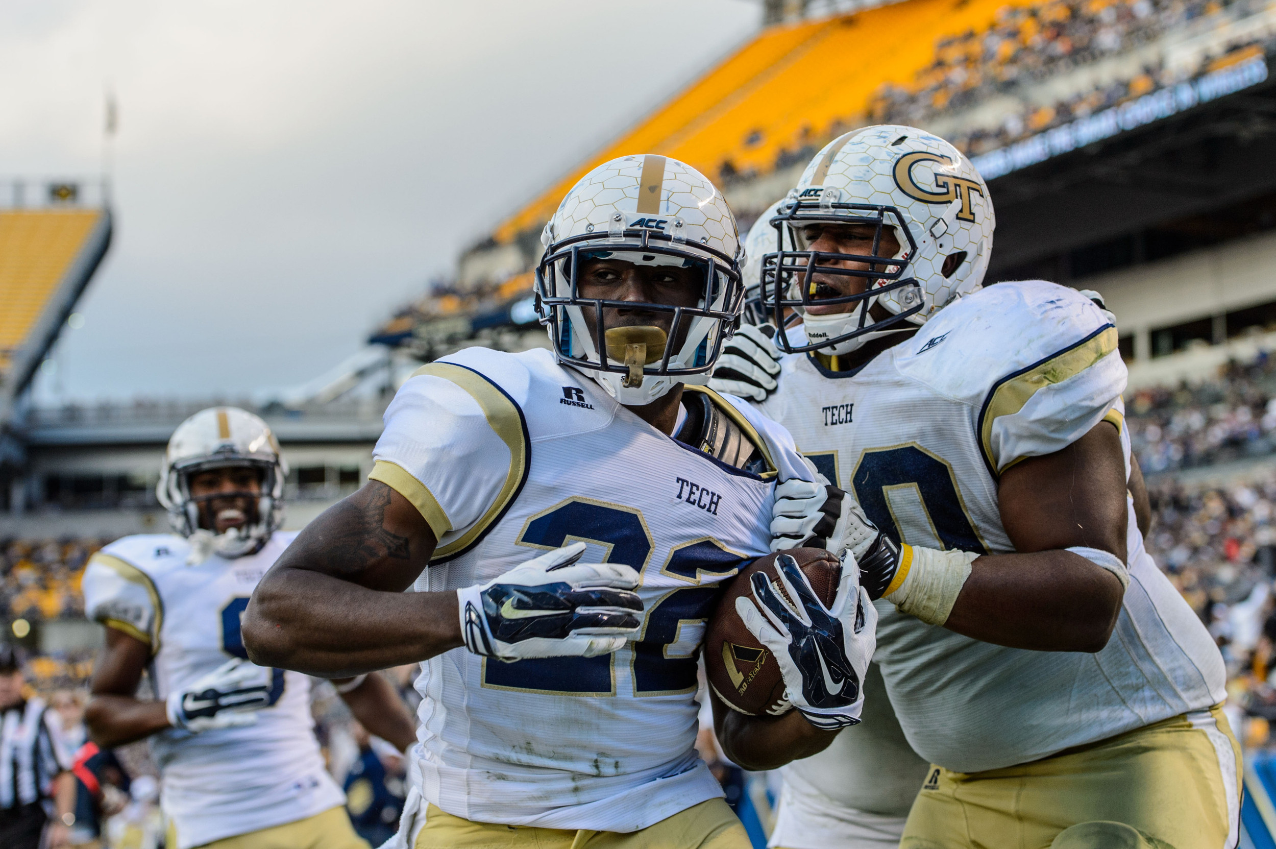 The team celebrates a Broderick Snoddy (22) touchdown!