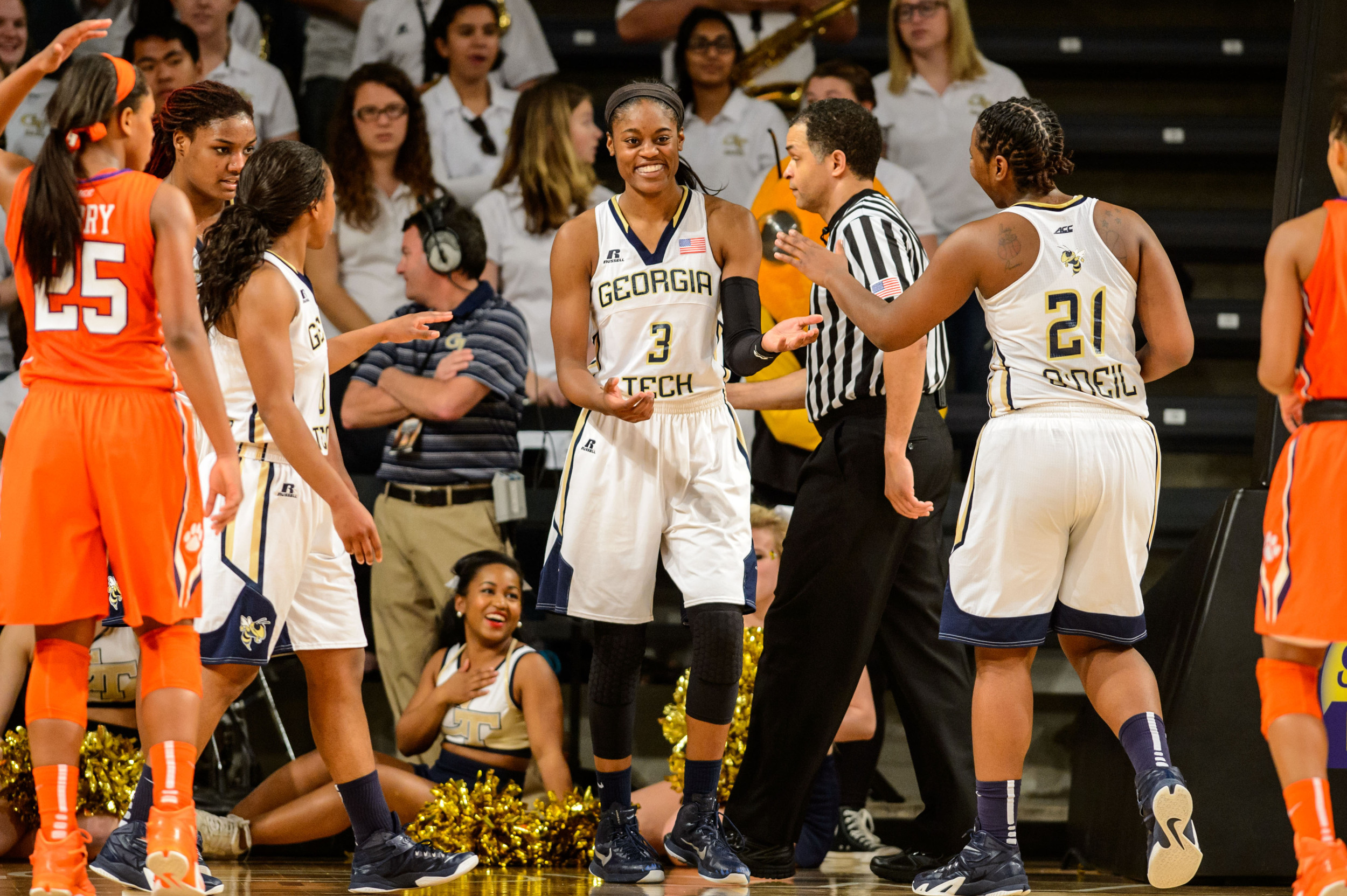 Kaela Davis (3), Zaire O'Neil (21)