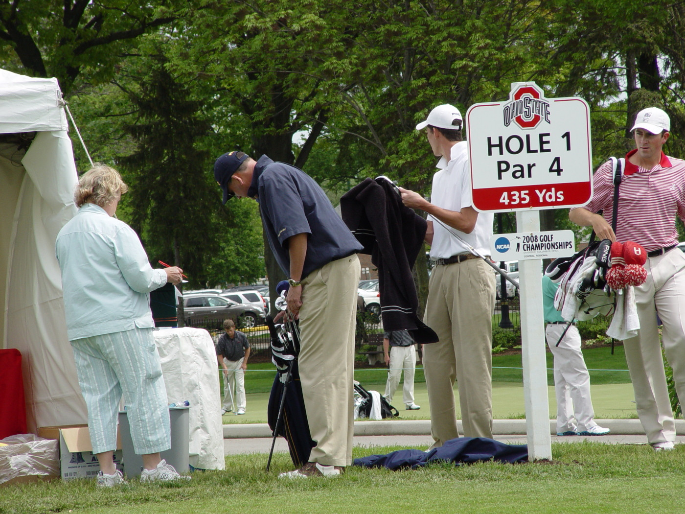 Head coach Bruce Heppler makes sure Chesson Hadley has the required 14 clubs in his bag prior to the opening round of the NCAA Central Regional in Columbus, Ohio, May 15, 2008.