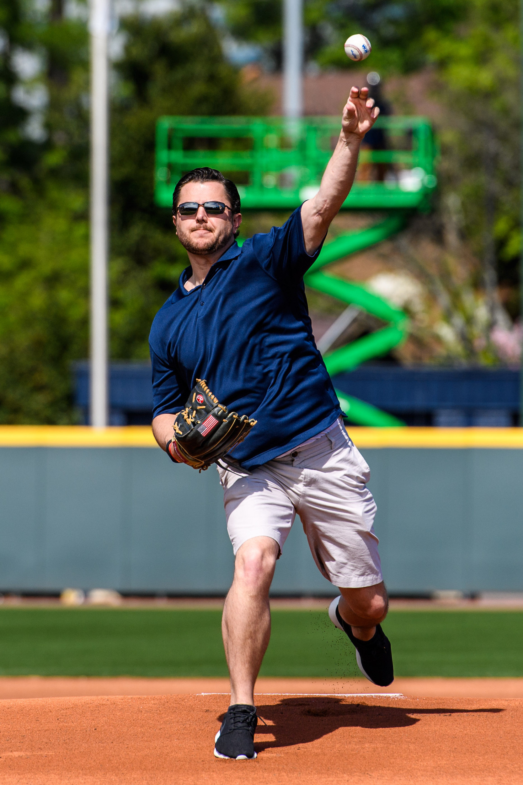 Former Yellow Jacket Lee Hyde threw out the first pitch