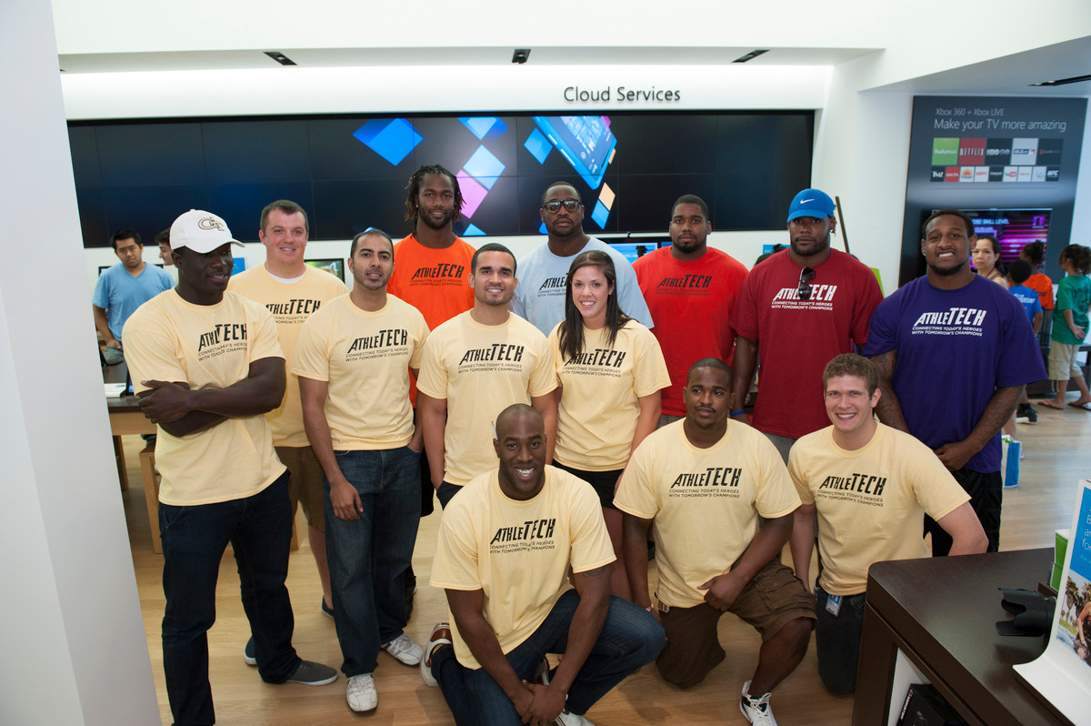 Former Georgia Tech Football players, led by Anthony Egbuniwe, volunteered at a community service event in the DC area