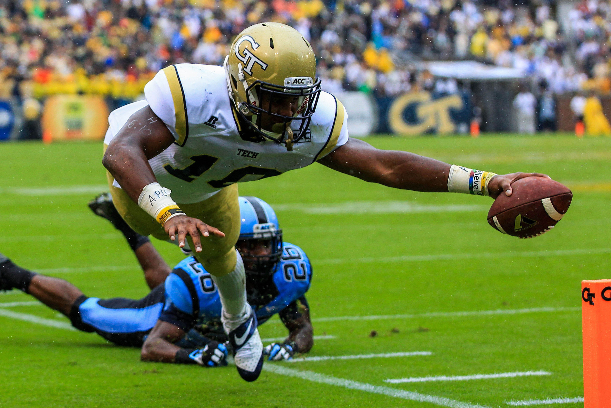 Sep 21, 2013; Atlanta, GA, USA; Georgia Tech Yellow Jackets running back Synjyn Days (10) runs the ball for but is short on the touchdown in the first half against the North Carolina Tar Heels at Bobby Dodd Stadium. Mandatory Credit: Daniel Shirey-USA TODAY Sports