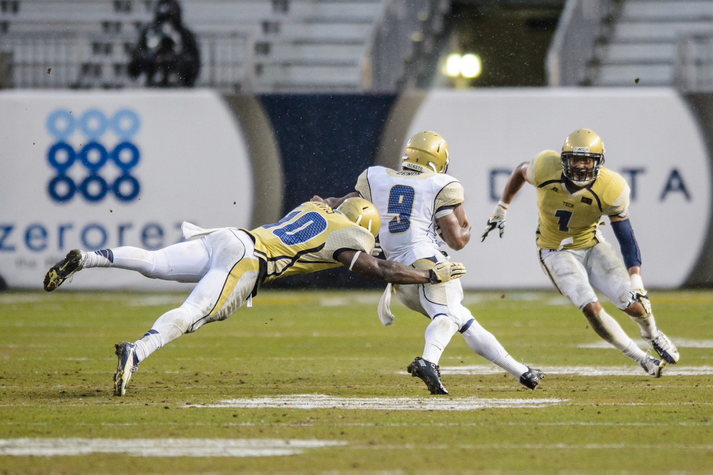 Paul Davis (40), Tony Zenon (9)