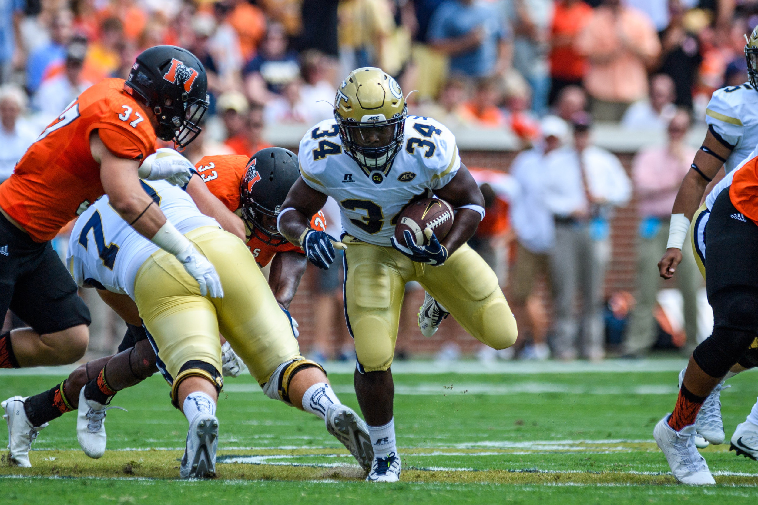 Marcus Marshall (34) with rush versus Mercer (9-10-16)