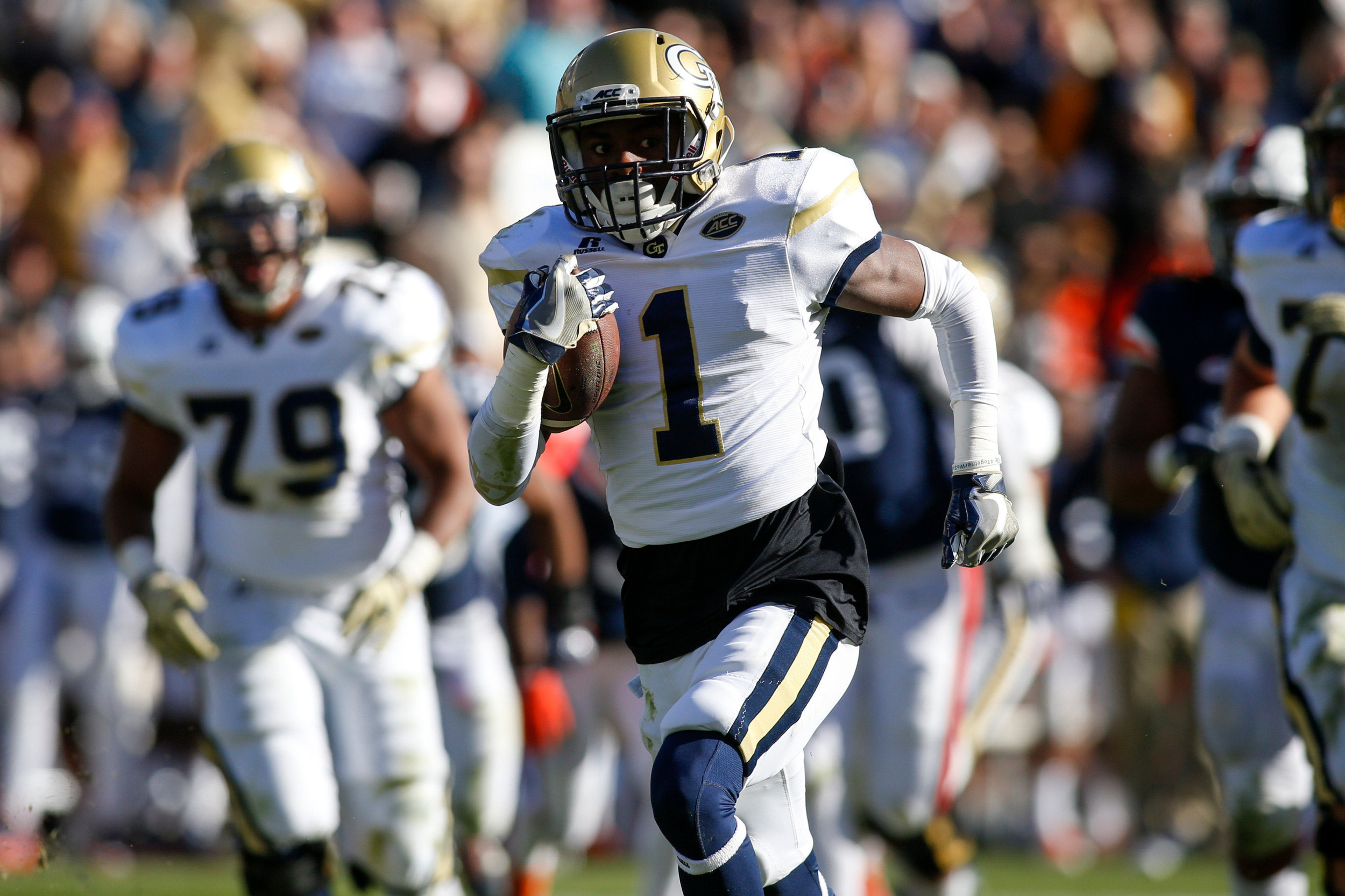 Yellow Jackets running back Qua Searcy (1) runs for a touchdown. Brett Davis-USA TODAY Sports