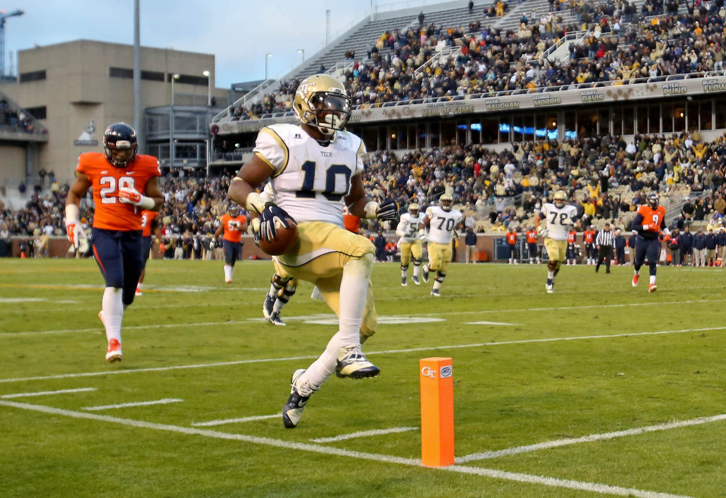 Georgia Tech Yellow Jackets running back Synjyn Days (10) scores a receiving touchdown in the fourth quarter of their game against the Virginia Cavaliers at Bobby Dodd Stadium. Georgia Tech won 35-10. Jason Getz-USA TODAY Sports