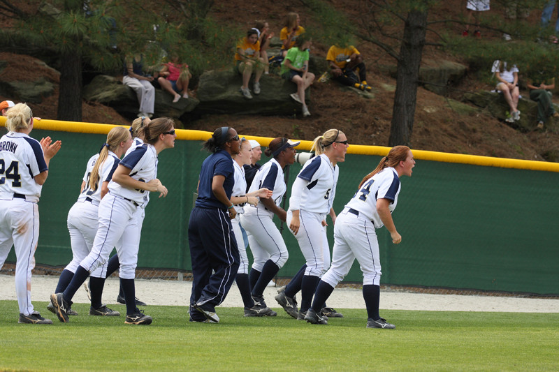 The team reacts to Christy Jones' amazing catch in game one against Georgia.