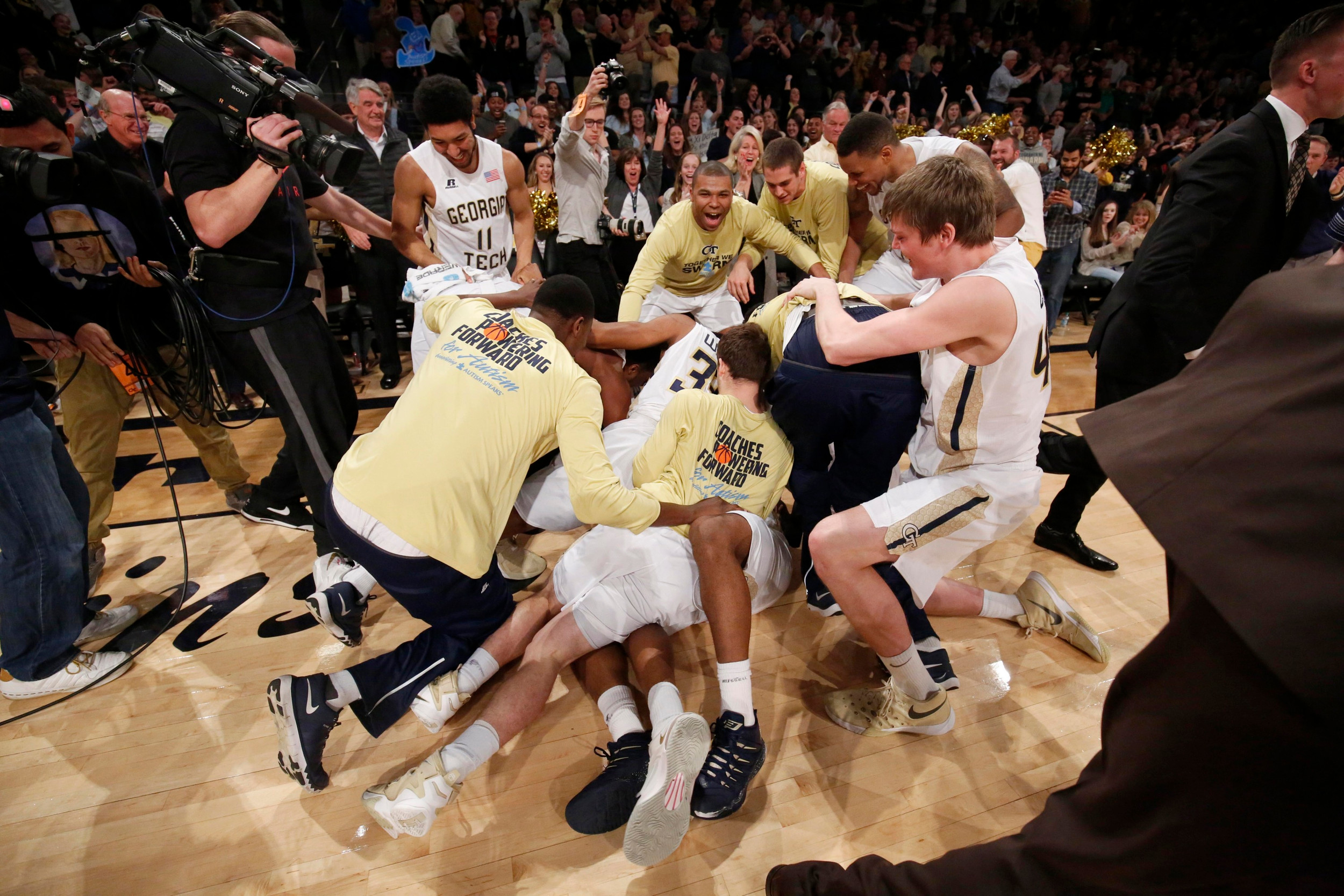 Yellow Jackets Marcus Georges-Hunt celebrates with teammates after scoring the game-winning basket in the second half against the Notre Dame Fighting Irish at McCamish Pavilion. Credit: Jason Getz-USA TODAY Sports