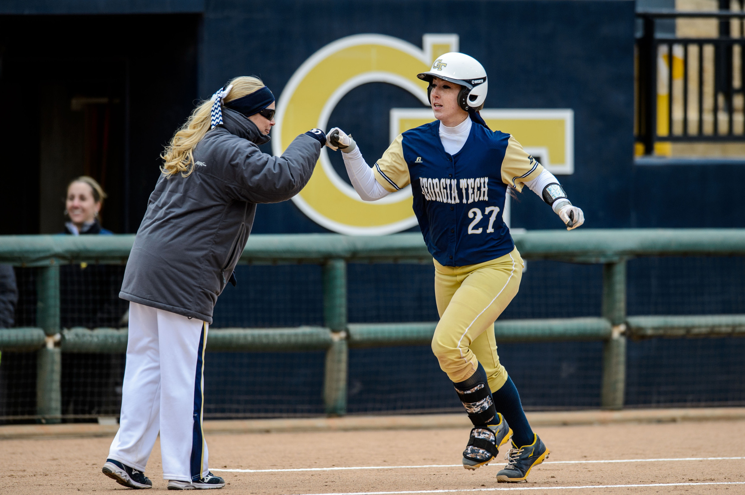 Coach Shelly Hoerner, Courtney Ziese (27)