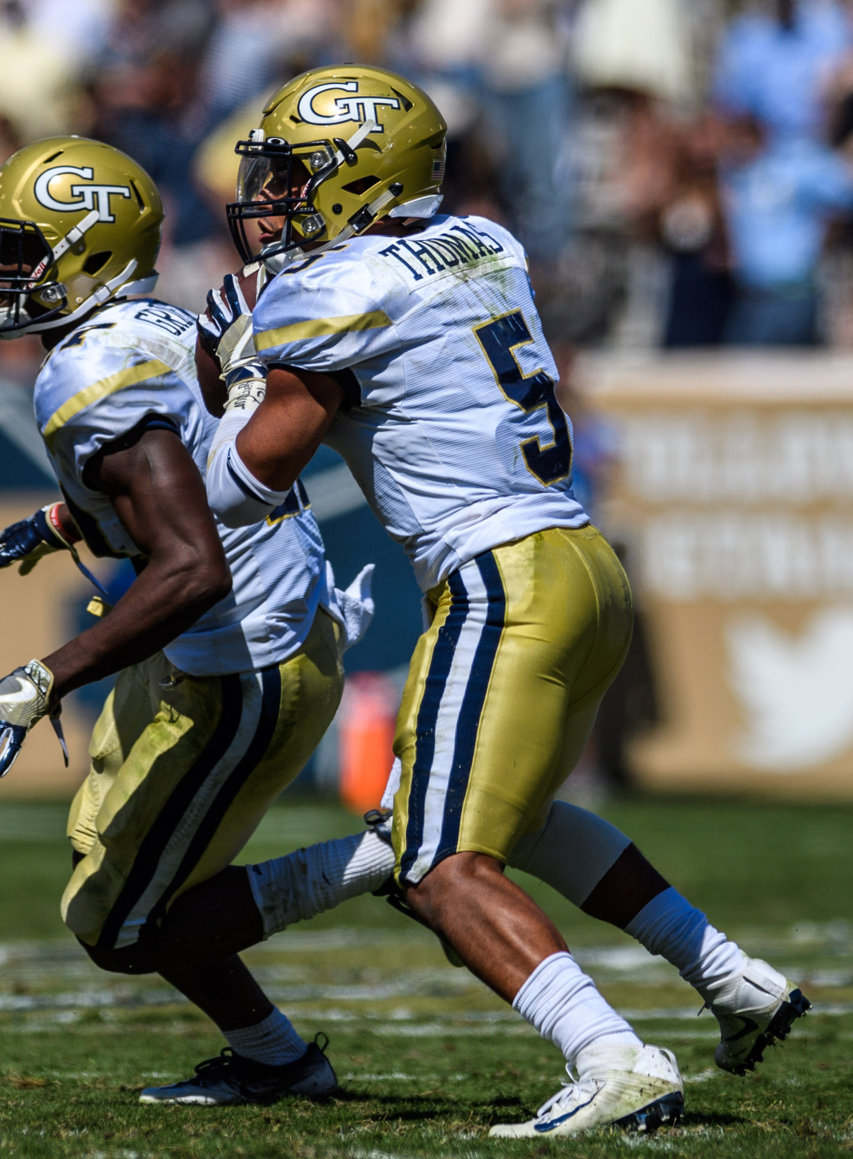 Justin Thomas (5) with the drop back versus No. 14 Miami (Oct. 1, 2016).